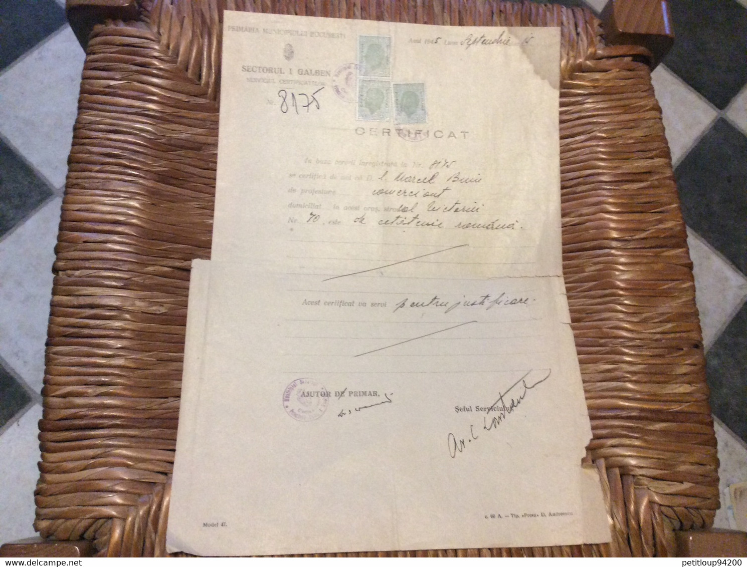 (11) ROUMANIE  *3 TIMBRES FISCAUX SUR DOCUMENT   Mairie De Bucarest    40 LEI   Revenue Stamps  1945 - Fiscaux