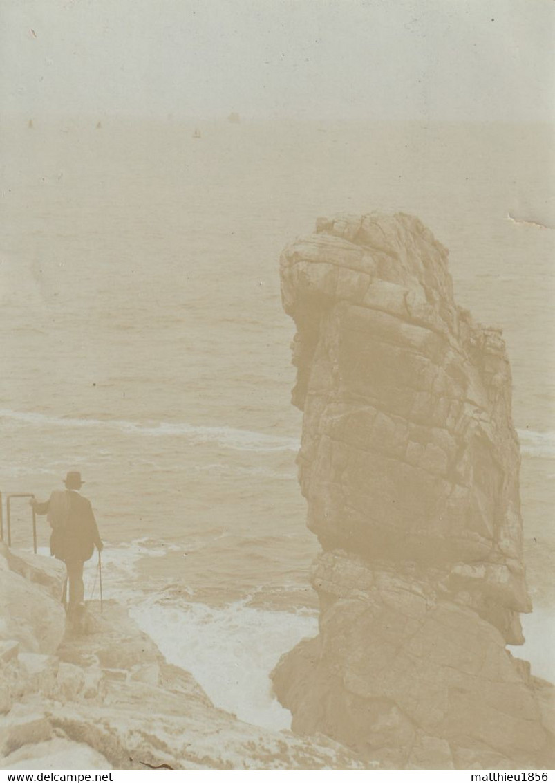 Photo Vers 1889 Pointe-du-Raz-de-Sein (Plogoff) - Le Menhir (A237) - Plogoff