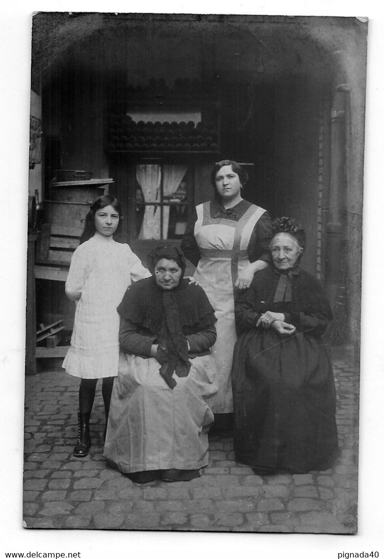 Cpa Carte Photo Famille Et  Fille,  Dos écrit, Guerre, 21/04/1916 - Groupes D'enfants & Familles