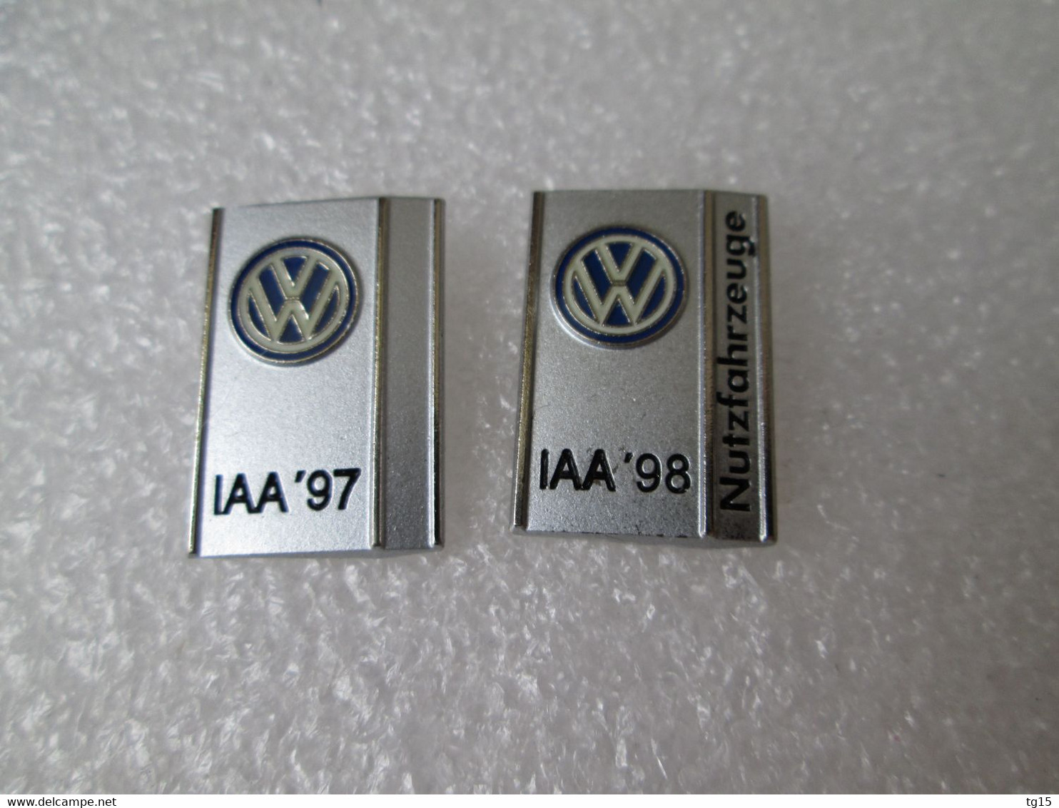 PIN'S  LOT 2    VOLKSWAGEN  IAA 97   IAA 98 - Volkswagen