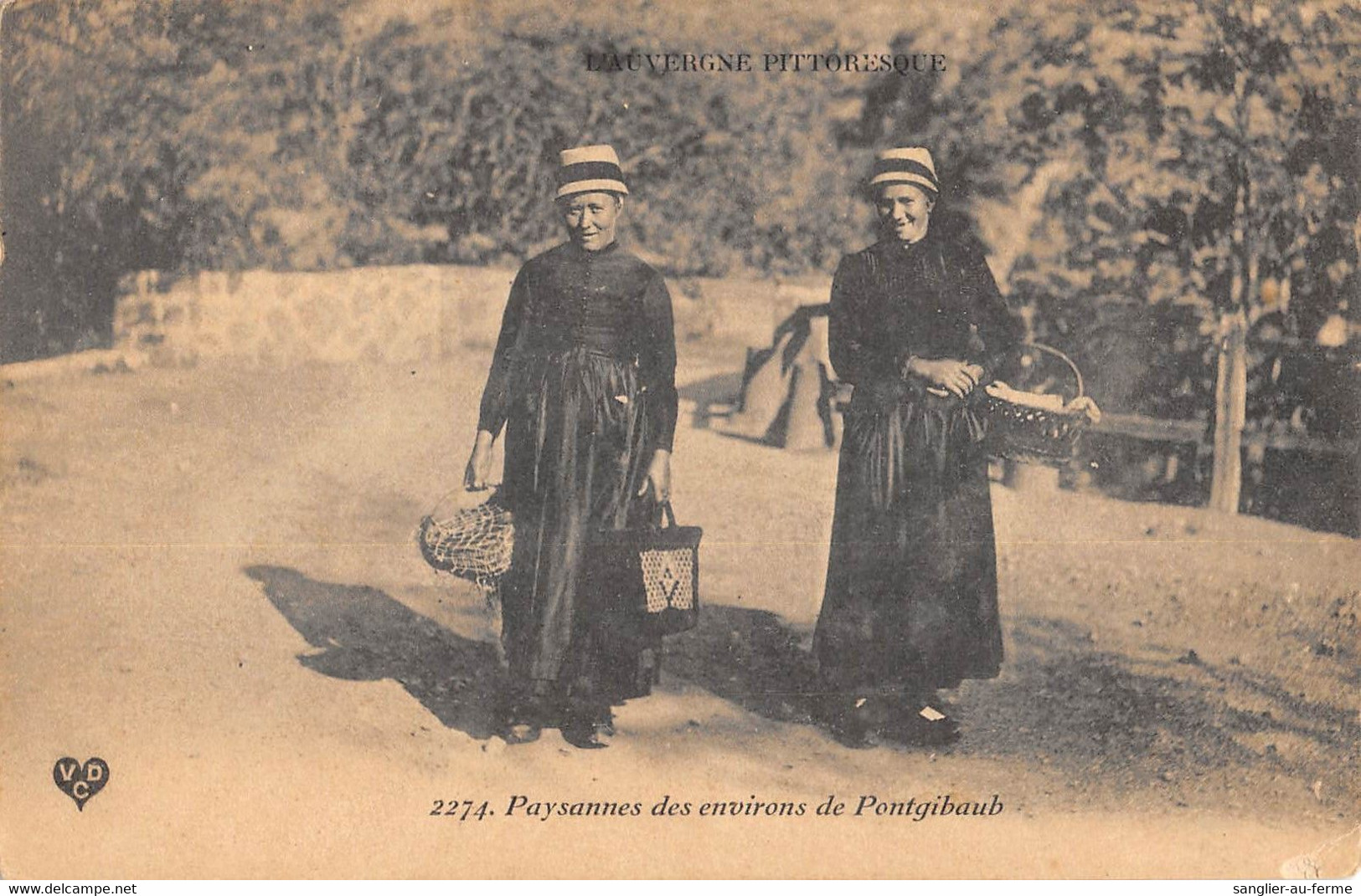 CPA 63 PAYSANNES DES ENVIRONS DE PONTGIBAUD - Autres & Non Classés