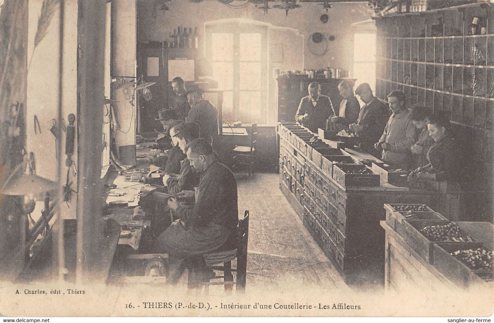 CPA 63 THIERS INTERIEUR D'UNE COUTELLERIE LES AFFILEURS - Thiers