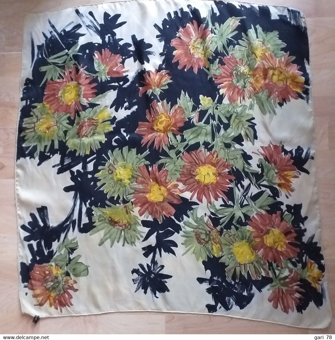 Foulard En Soie à Grosses Fleurs 75 Cm X 78 Cm - Foulards