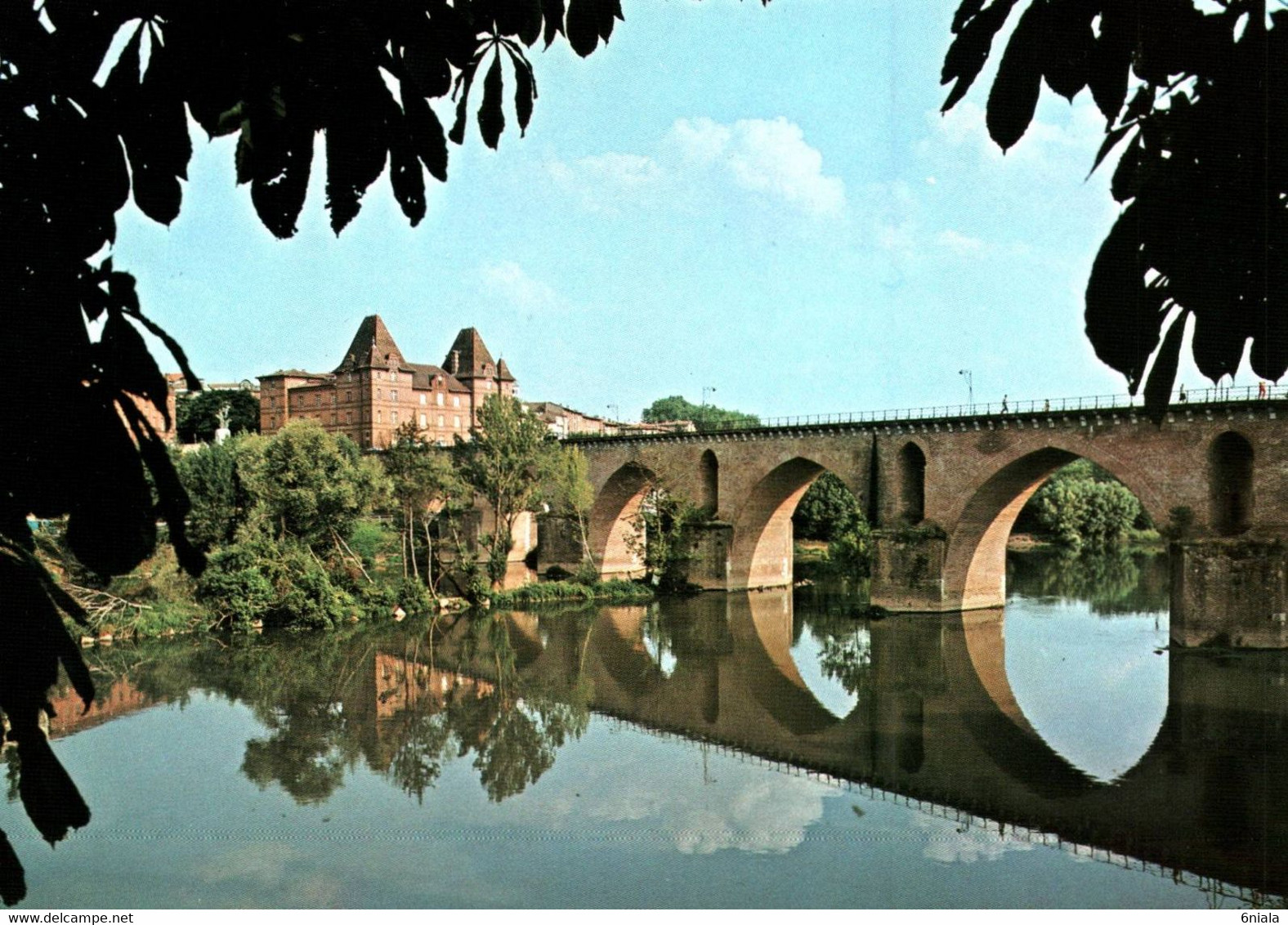 9443 MONTAUBAN  Les Bords Du Tarn Vue Sur Le Pont Vieux Et Le Musée Ingres    (recto-verso) 82 Tarn Et Garonne - Montauban