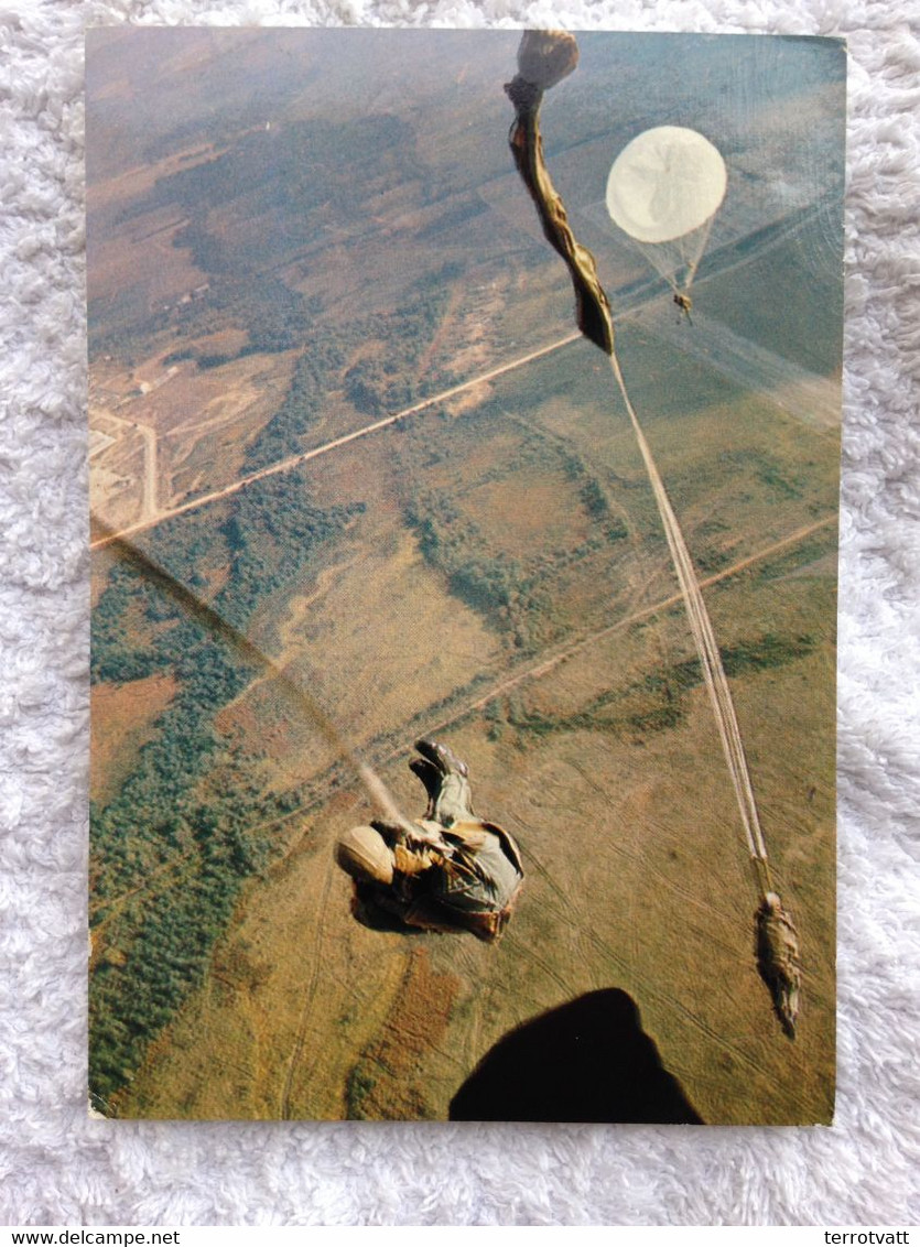 Ensemble de photos carte postale souvenir service militaire parachutiste