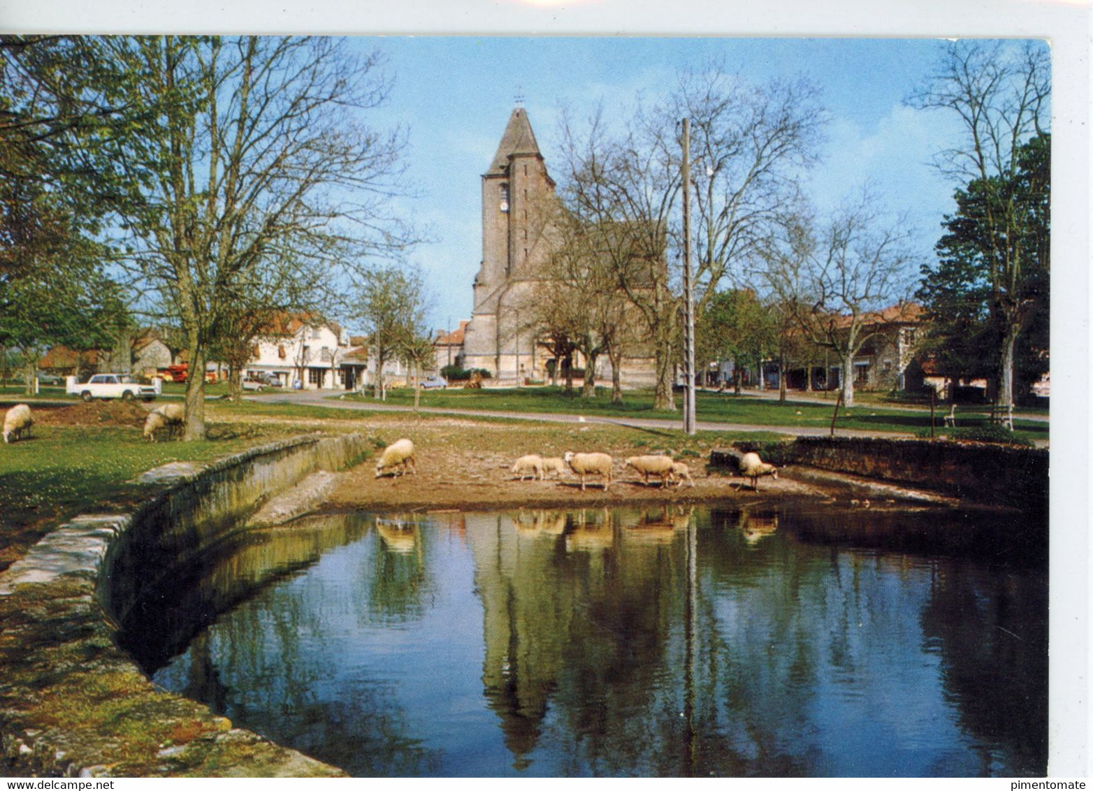 ASSIER L'EGLISE ET LE PLAN D'EAU - Assier