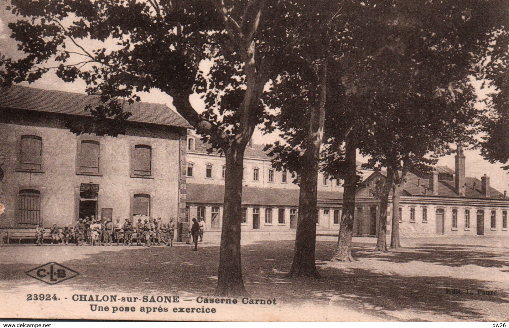 Chalon-sur-Saône - Caserne Carnot - Une Pose Après L'exercice - Edition Lardier - Carte C.L.B. N° 23924 - Casernes