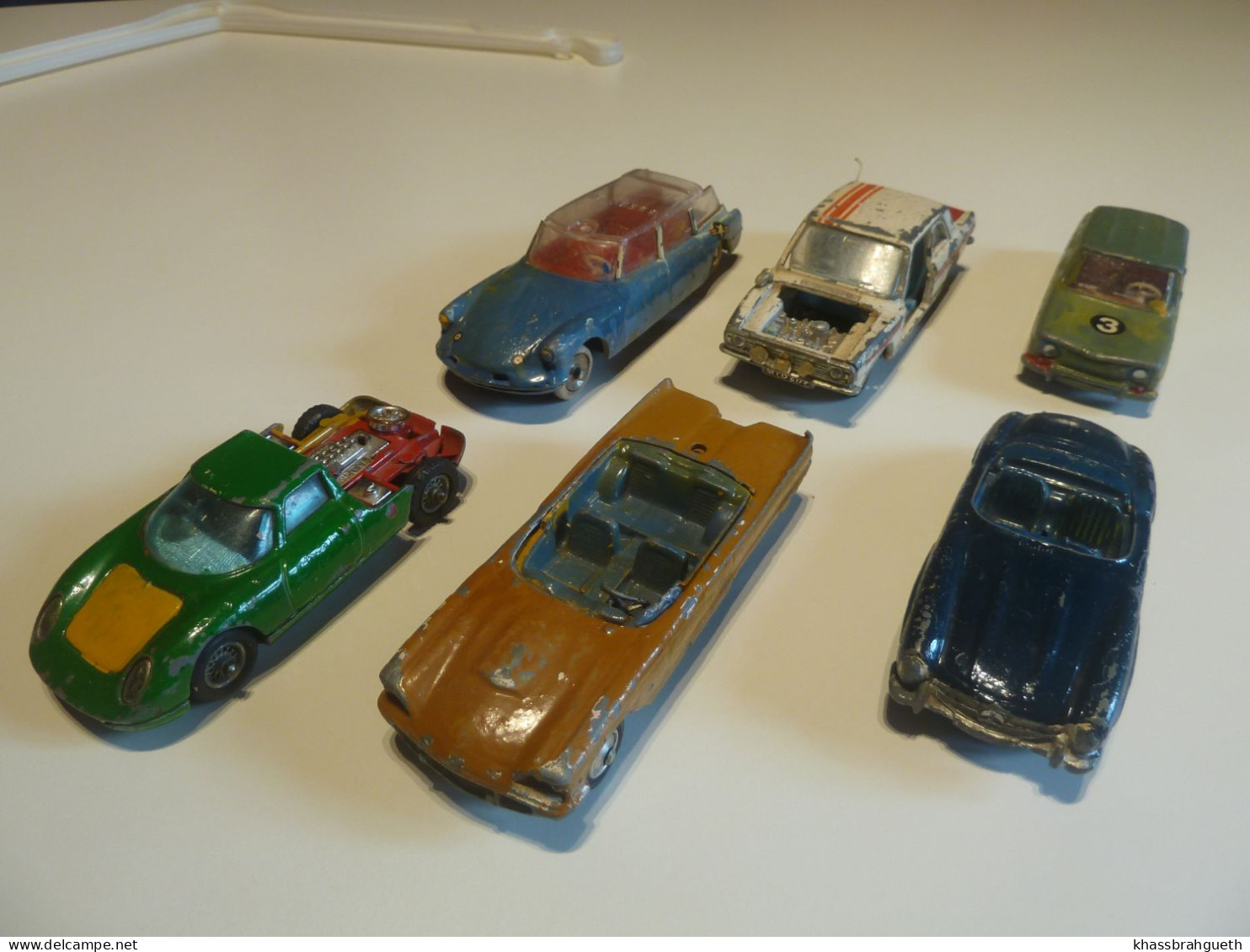 LOT 5 DINKY TOYS & CORGI TOYS - CITROEN FERRARI FORD MERCEDES - POUR RESTAURATION OU PIECES - Dinky