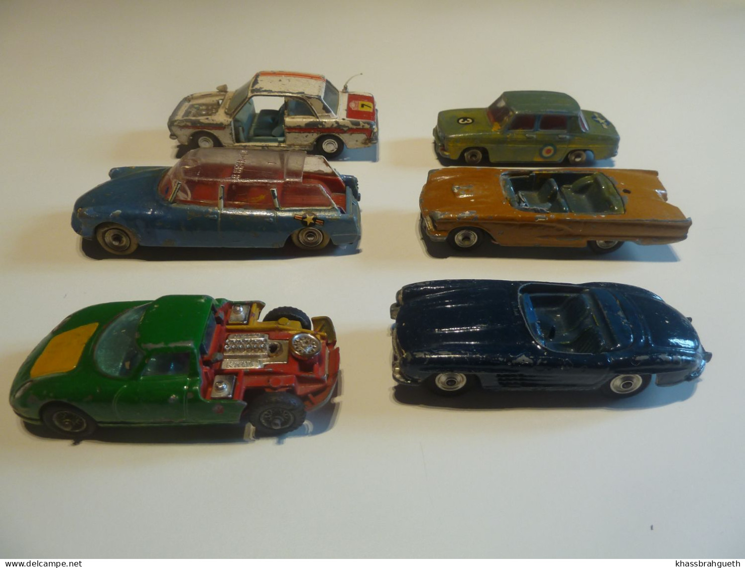 LOT 5 DINKY TOYS & CORGI TOYS - CITROEN FERRARI FORD MERCEDES - POUR RESTAURATION OU PIECES - Dinky