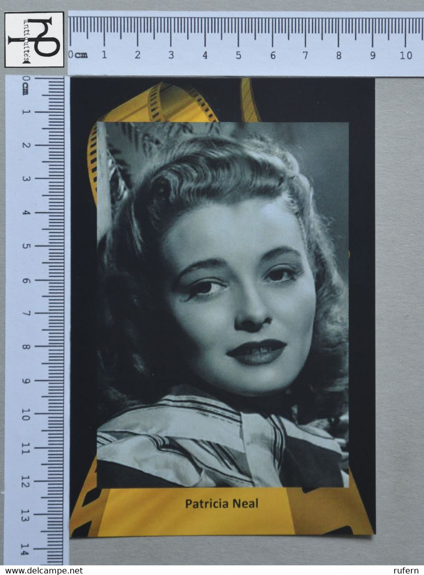 POSTCARD - PATRICIA NEAL -  LE MONDE DU CINÉMA -   2 SCANS  - (Nº48280) - Actores