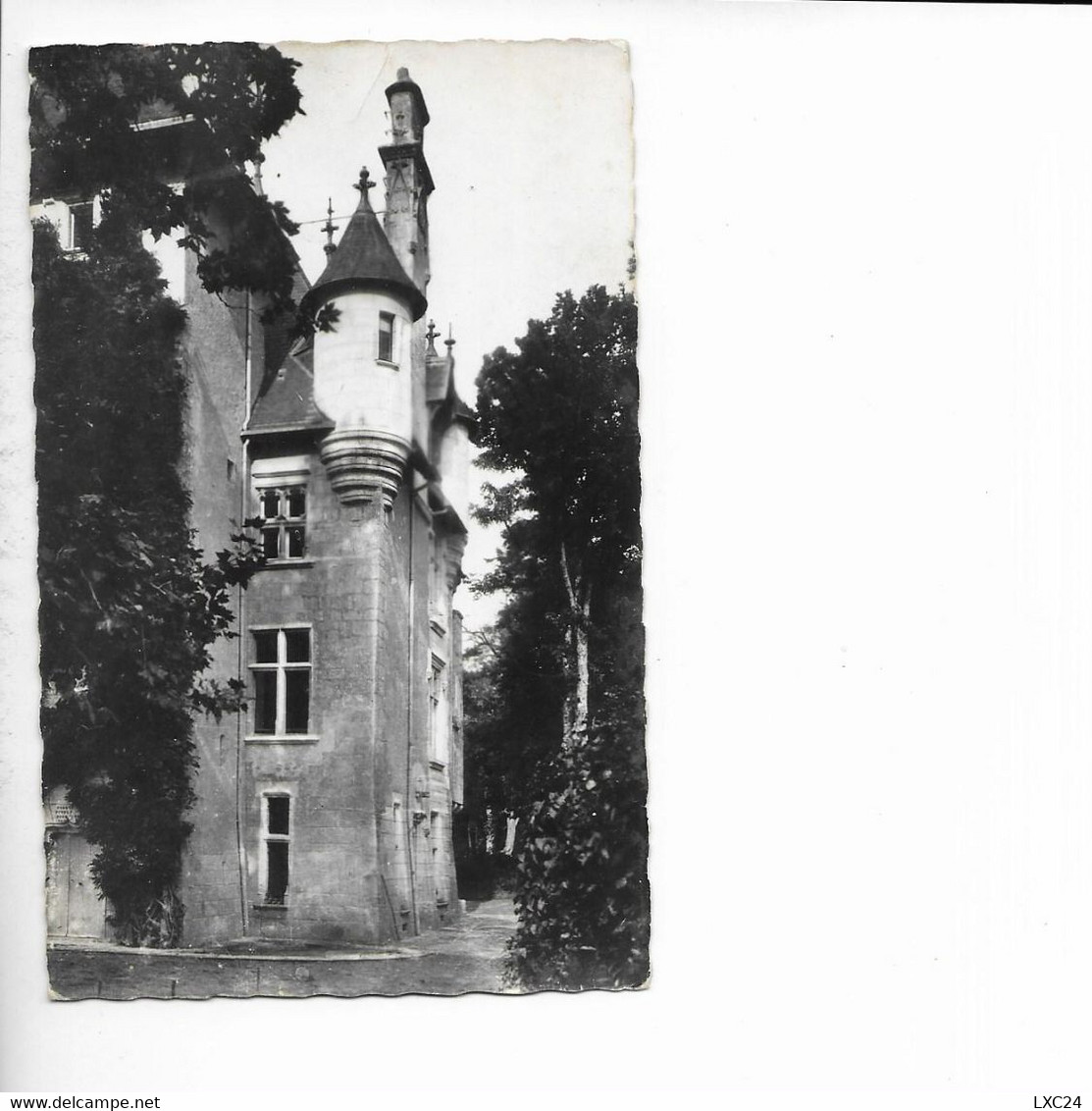 SAINT JULIEN L' ARS. LE CHATEAU. DONJON OU COUCHA LE ROI JEAN LE SOIR DE LA BATAILLE DE POITIERS. - Saint Julien L'Ars