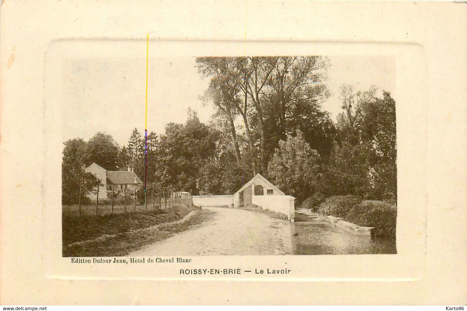 Roissy En Brie * Route Et Vue Sur Le Lavoir - Roissy En Brie