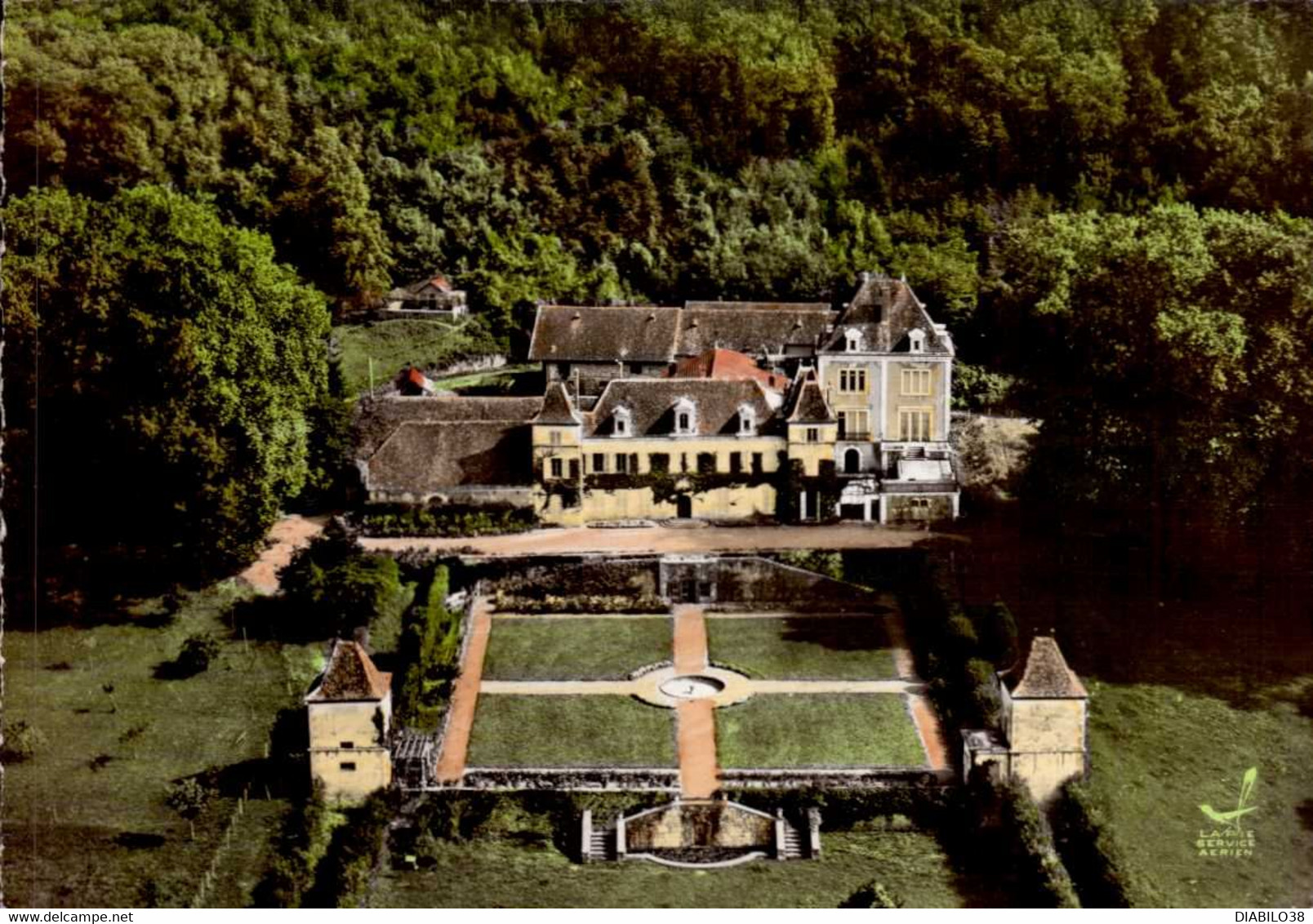 BELLEY   ( AIN )    EN AVION AU-DESSUS DE  BELLEY . CHATEAU DE MUSIN - Belley