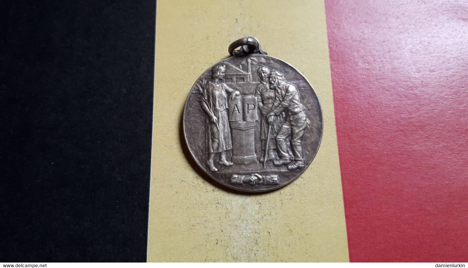 BELGIE ZEER MOOIE MEDAILLE GENT SOCIALE FONDSEN VOOR 25 JAAR MEDEWERKING 30MM 10.25GR - Unternehmen