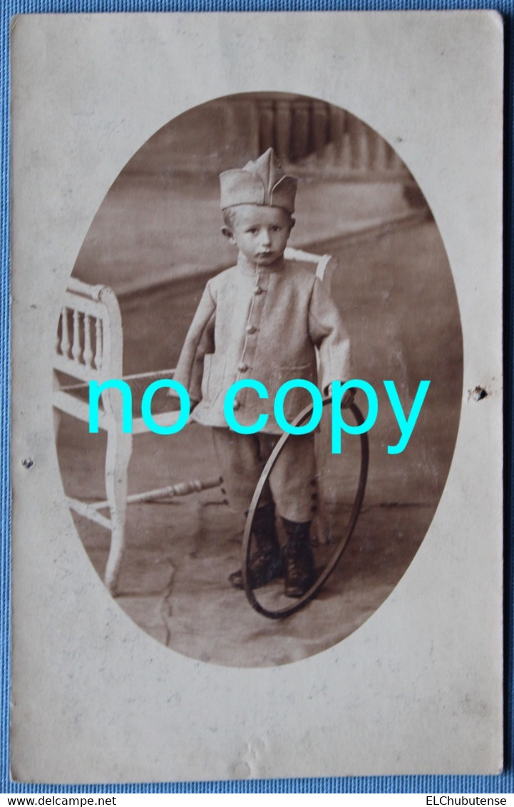 Cpa Photo Souvenir Enfant Garçon Avec Cerceau En Habit Soldat Poilu - War 1914-18