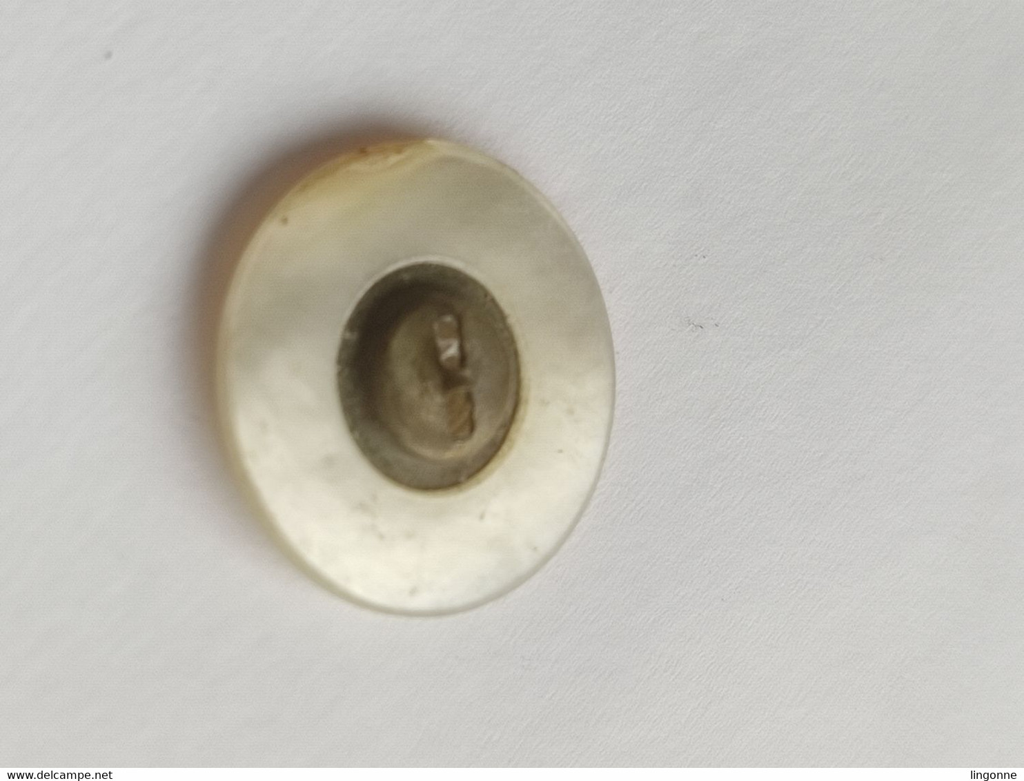 Ancien Bouton De Manchette En Nacre Diamètre : 22 Mm Env - Bottoni Di Colletto E Gemelli