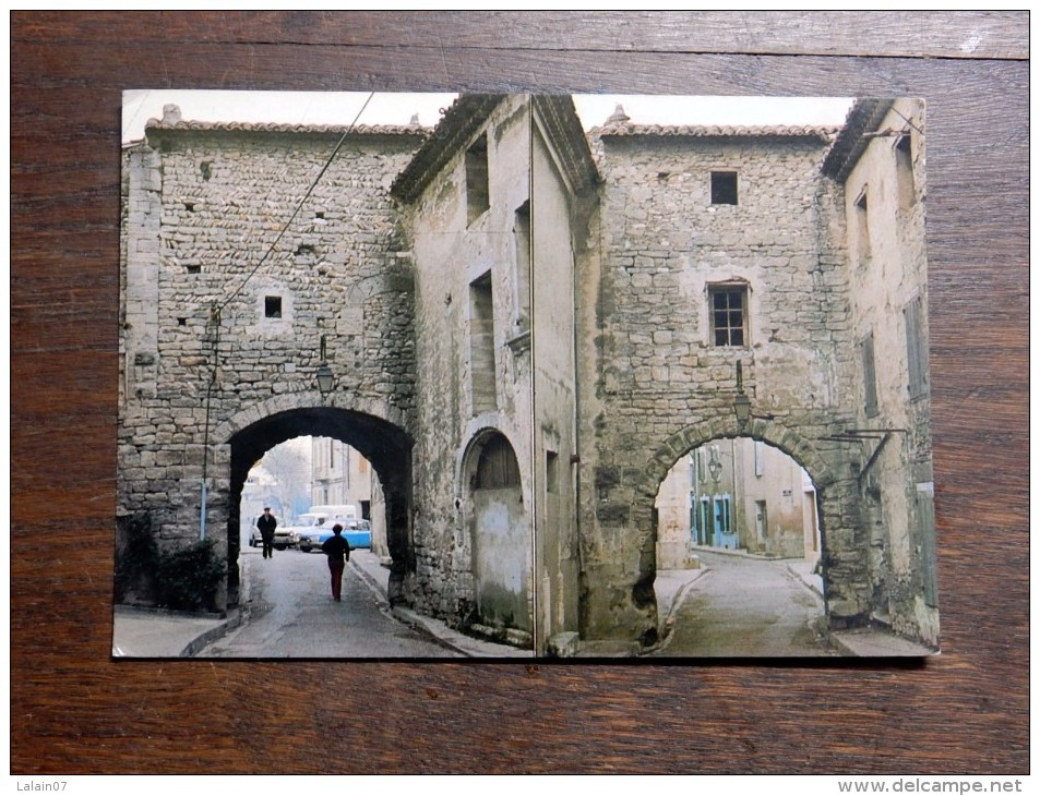 Carte Postale Ancienne : CAUMONT SUR DURANCE : Porte De Cavaillon, Animé - Caumont Sur Durance