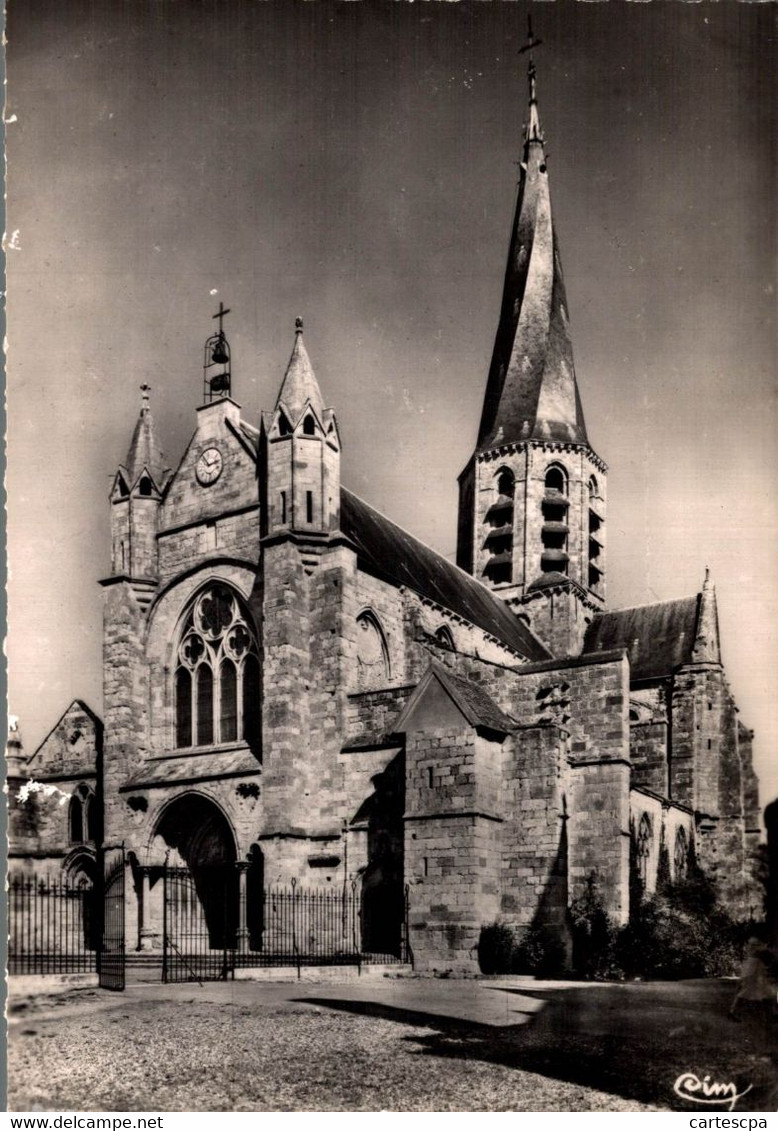 Puiseaux Eglise Monument Historique         CPM Ou CPSM - Puiseaux