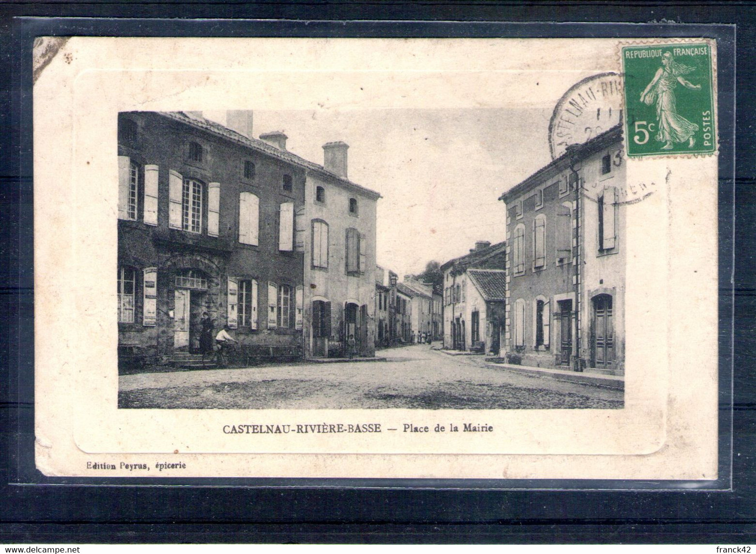 65. Castelnau Riviere Basse. Place De La Mairie. Coin Haut Gauche Abimé - Castelnau Riviere Basse