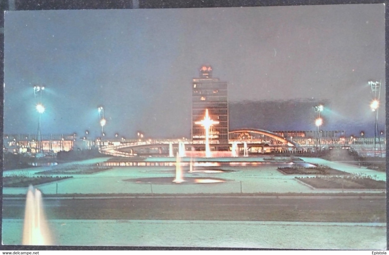 ► New York International AIRPORT  Arrival Bldg  - Fountain Of Liberty - Luchthavens