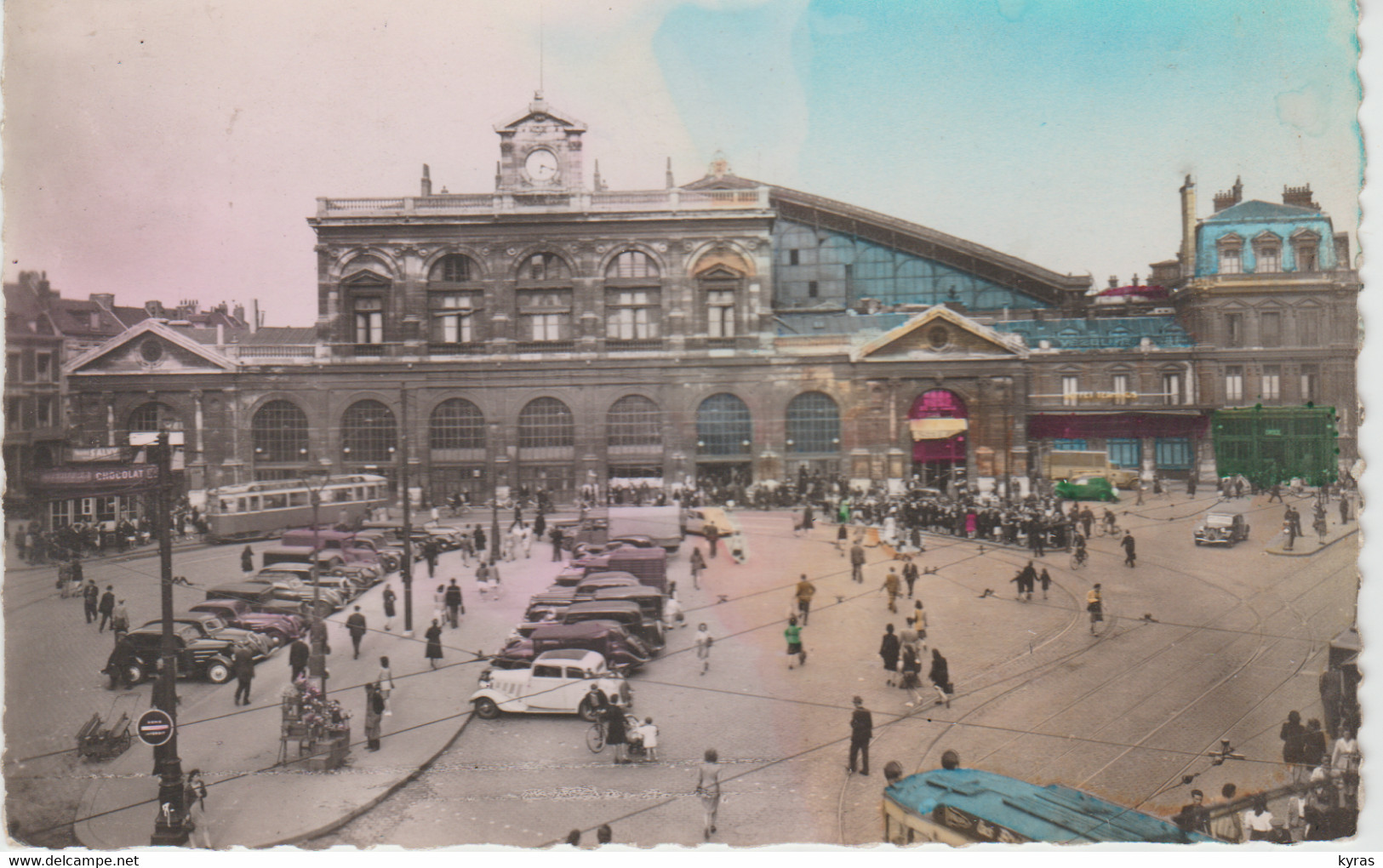 Cpsm 9x14  LILLE (59) La Gare ( Ets SALVY / Nombreuses Autos 1940/ Autocar) - Lille