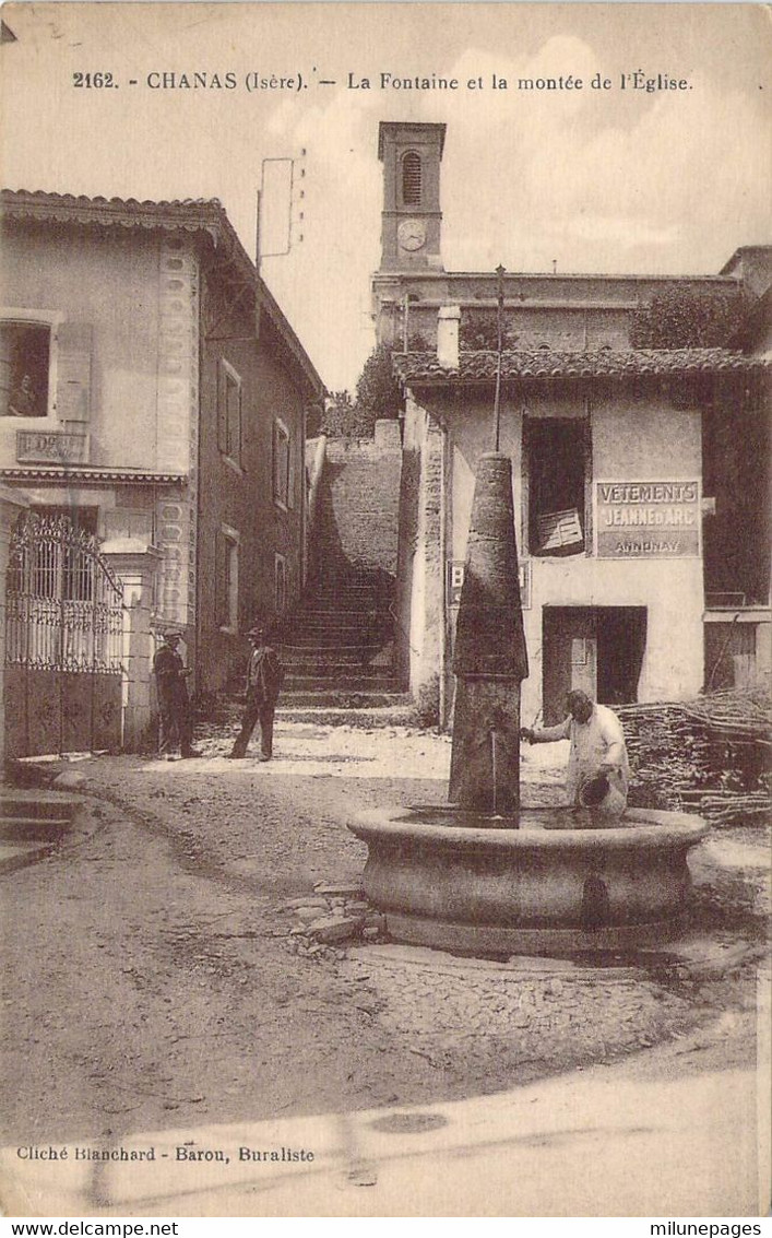 38 ISERE La Fontaine Et La Montée De L'église De Chanas - Chanas