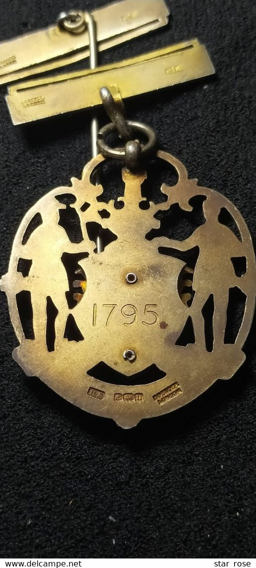 Médaille - Medal - 1930s - U.K. Great Britain - Masonic / Lapiz Anguli-Reprobatus Caput - Silver Enameled - Rare - Professionnels/De Société