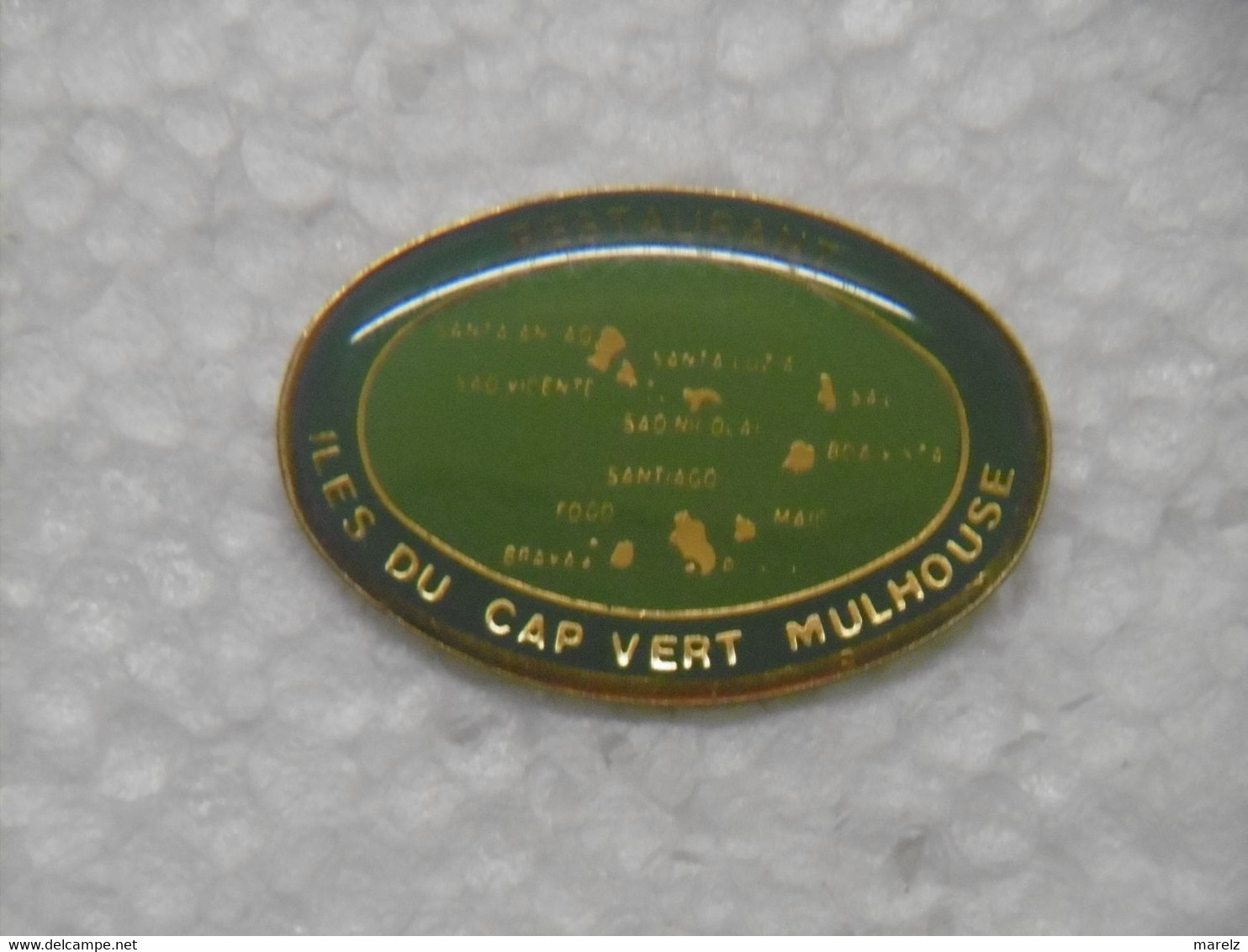 Pin's Restaurant ILES DU CAP VERT à MULHOUSE - Pins Pin Badge MULHOUSE 68 HAUT RHIN - Alimentation