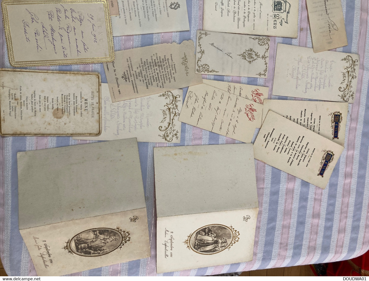 LOT 40 MENUS ANCIENS 1900-1930