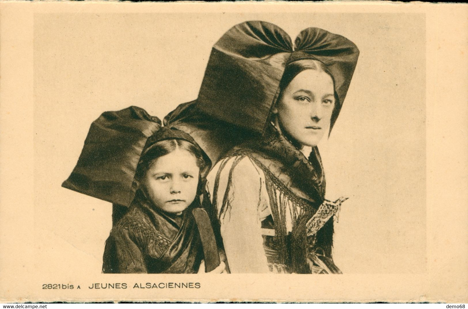 Fantaisie Folklore Costume Alsace Alsacienne Elsässerin Nœud Jupe Jeune Fille Et Enfant Personnage - Bekende Personen