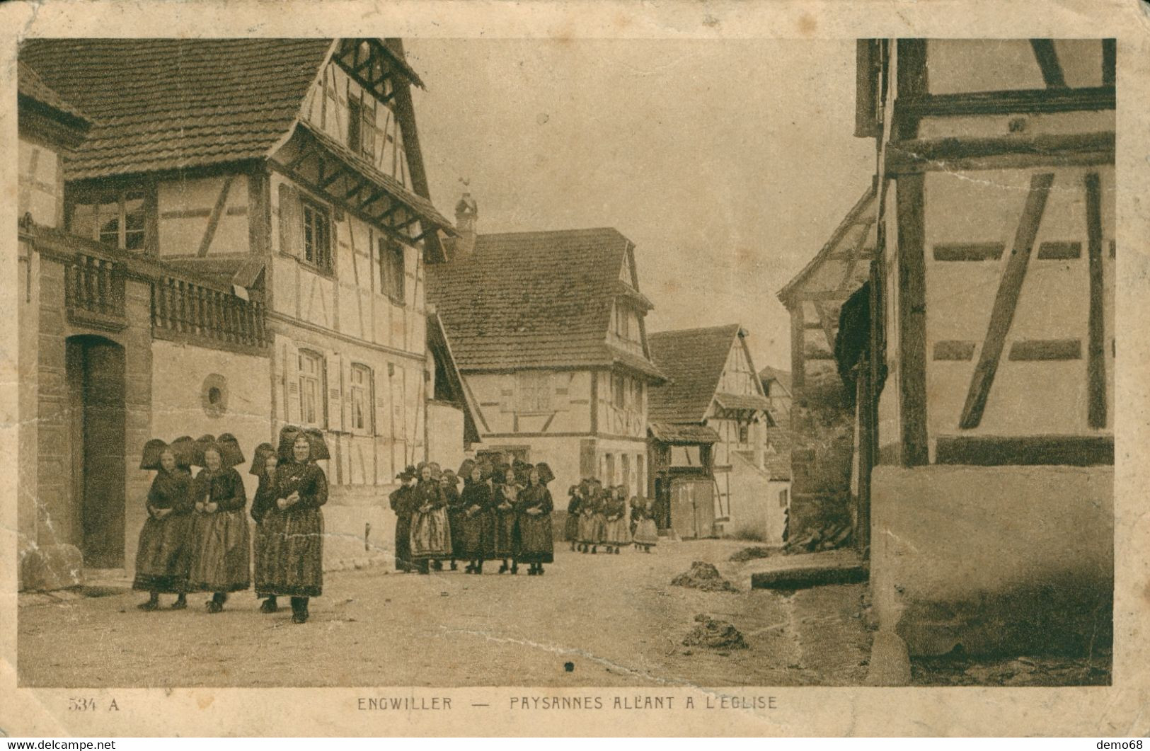 Fantaisie Folklore Costume Alsace Alsacienne Elsässerin Paysannes Allant à L'église Engwiller 2 Cartes - Personen