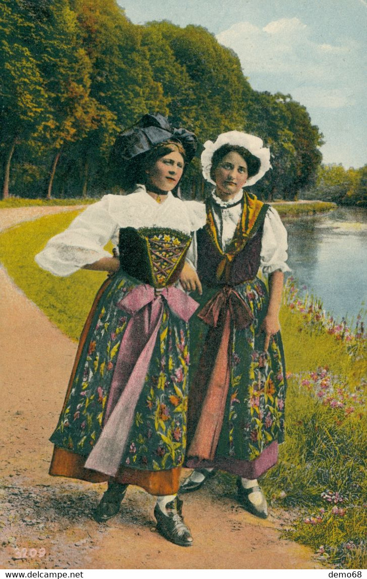 Fantaisie Folklore Costume Alsace Alsacienne Elsässerin Et Lorraine Lothringerin Nœud Bonnet Belle Litho - People