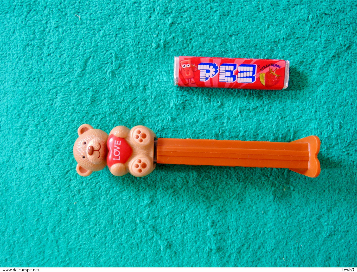 TEDDY BEAR LOVE PEZ - Ours