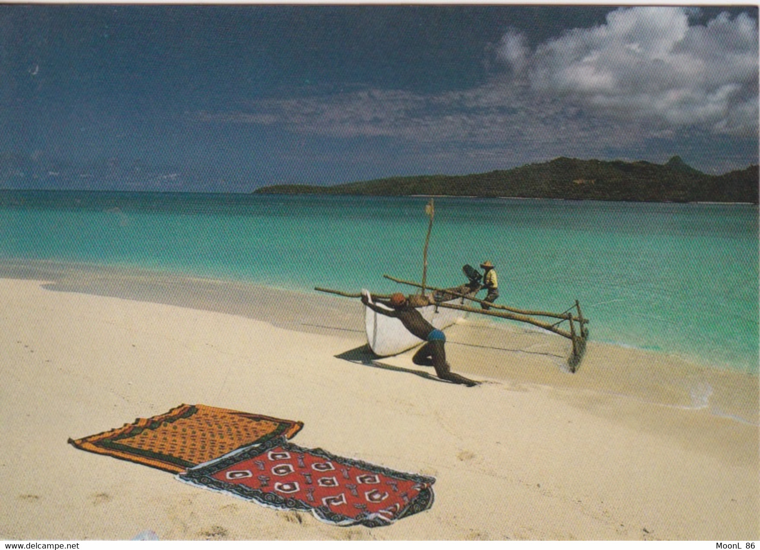 MAYOTTE - BORD DE MER - PLAGE DE BRANDELE - PIROGUE LOCALE - Mayotte