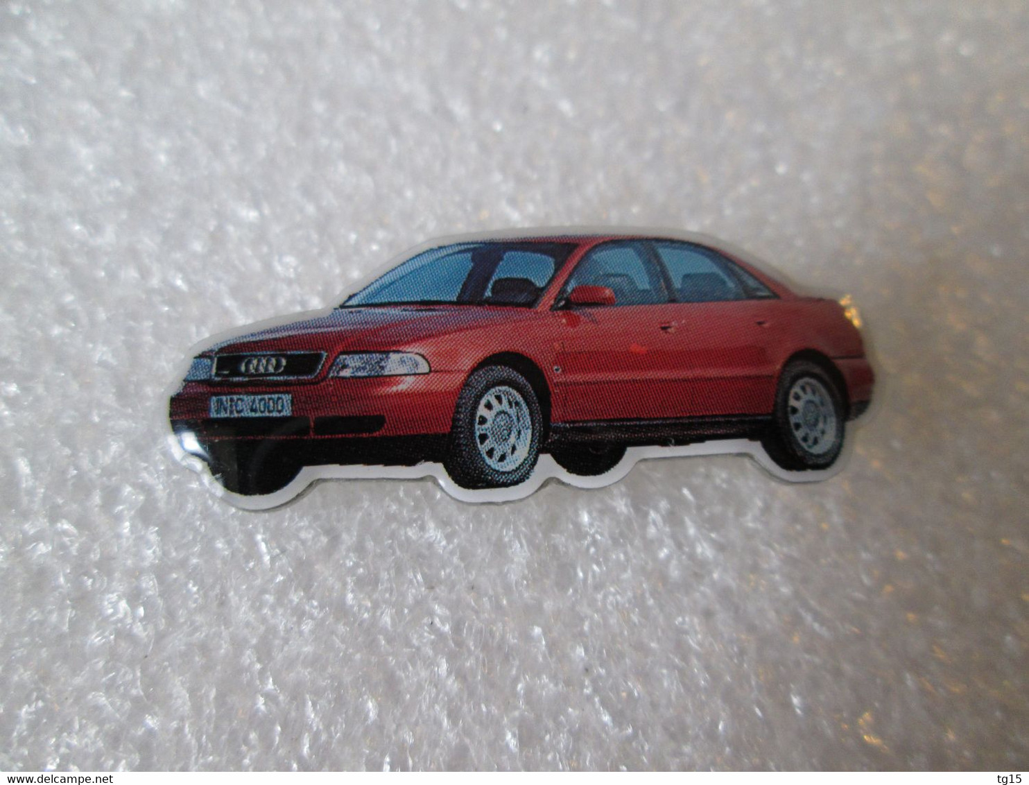 PIN'S   AUDI  80  A4 - Audi