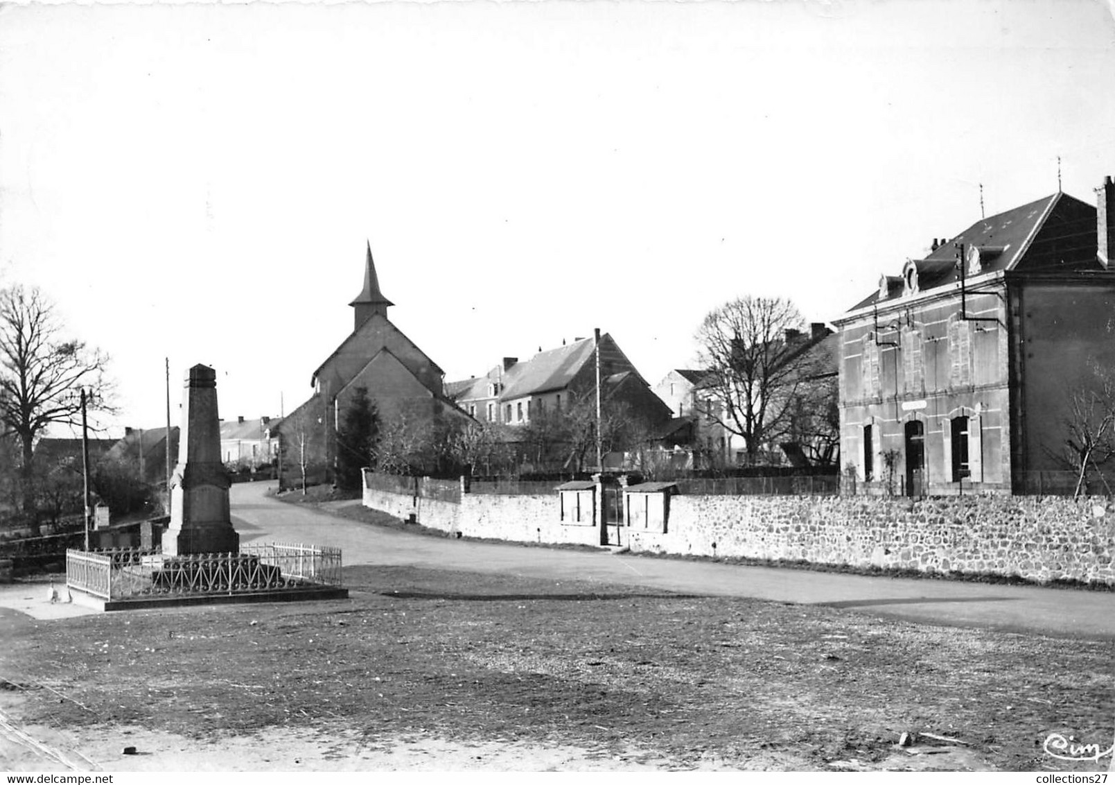 23-SAINT-PRIEST-LA-FEUILLE- LA PLACE DE LA MAIRIE - Andere & Zonder Classificatie