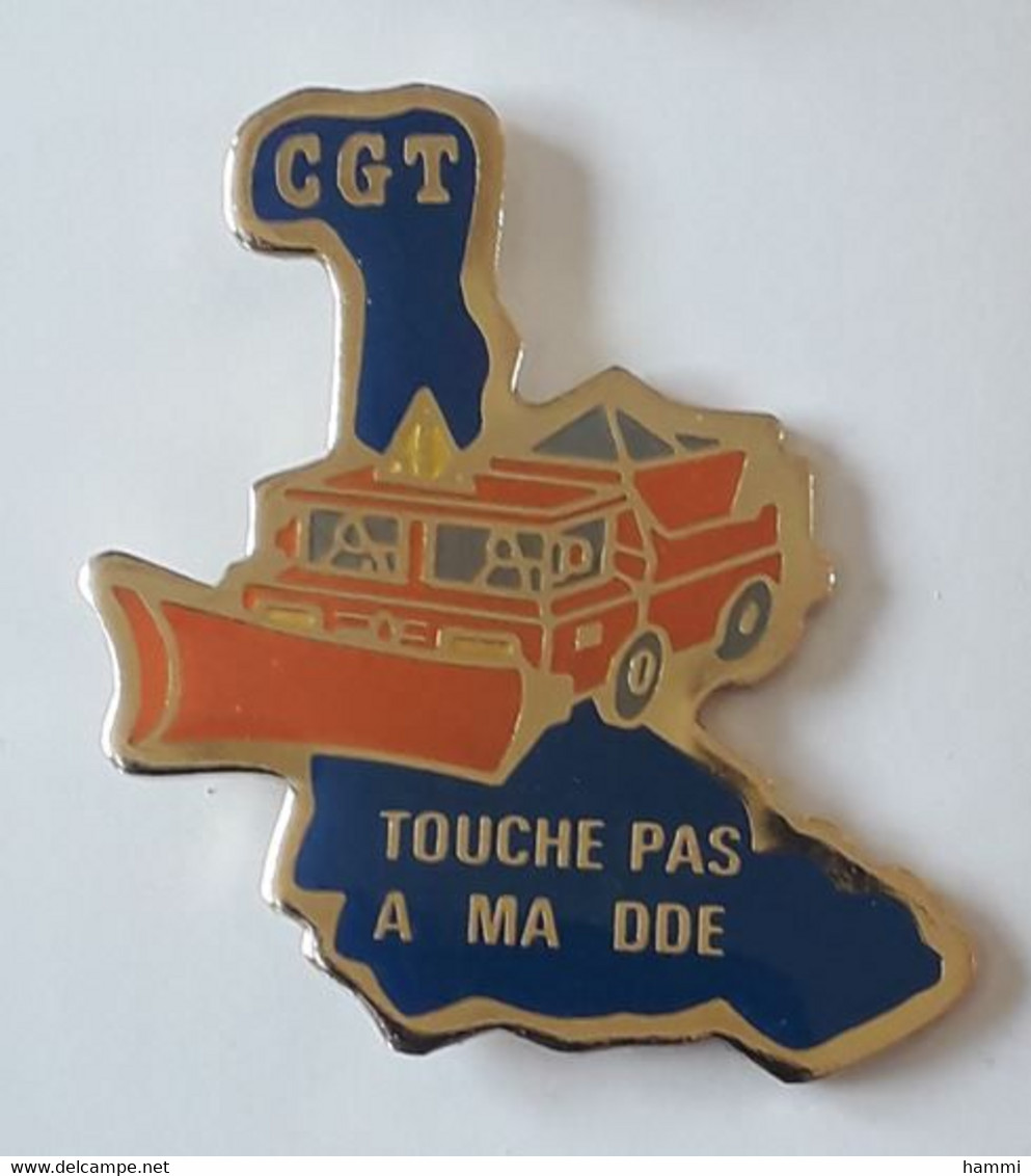 QQ486 Pin's Syndicat CGT Département Meurthe Moselle Touche Pas à Ma DDE équipement Camion Renault Achat Immédiat - Administrations