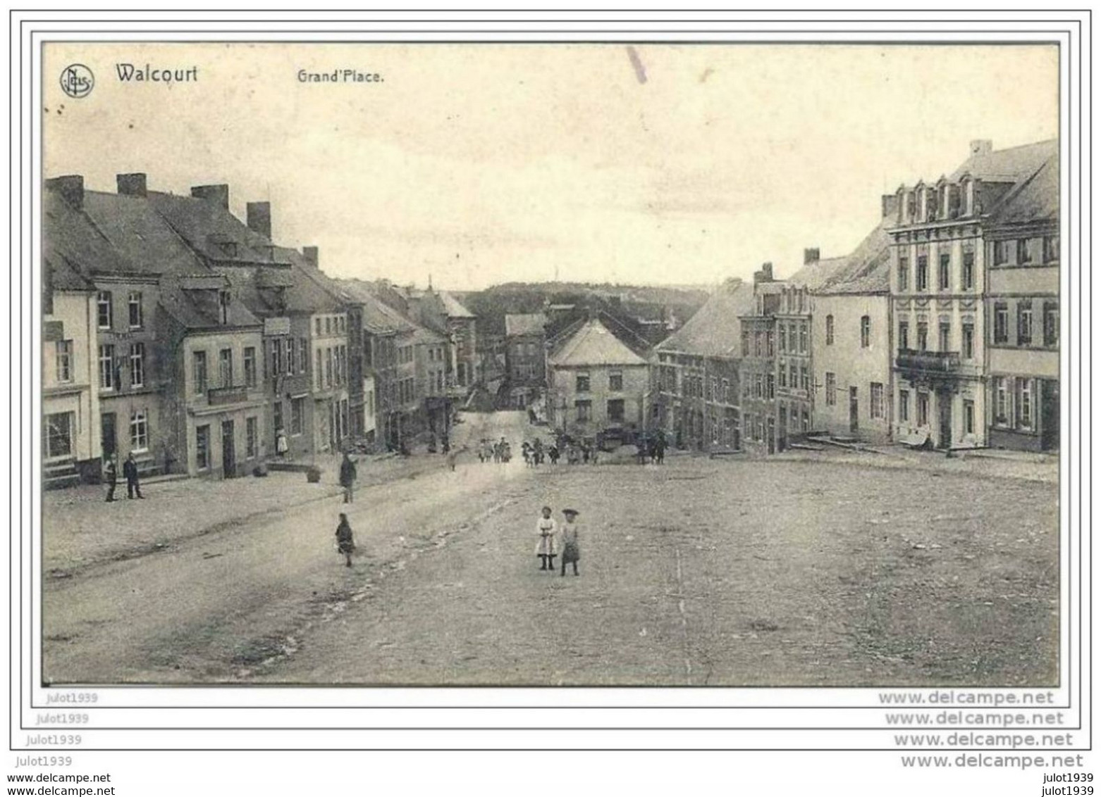 WALCOURT ..-- Grand ' Place . 1909 Vers COUVIN ( Mr Robert MATHOT ) . Voir Verso . - Couvin