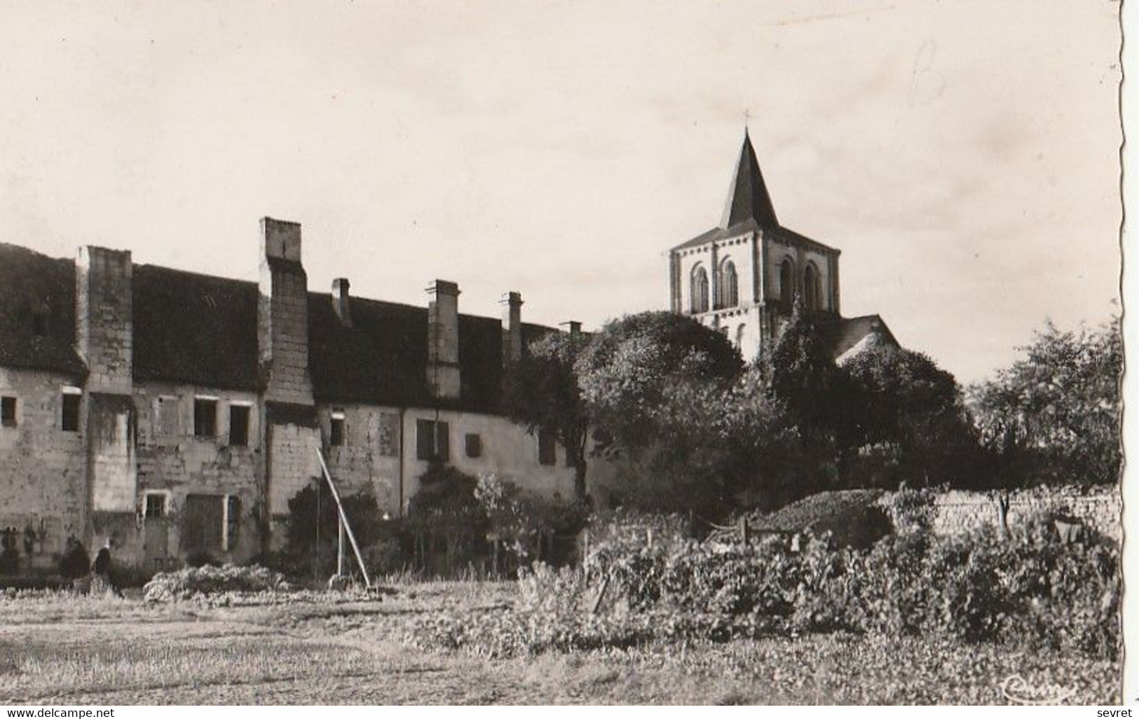 LENCLOITRE. - Ancien Cloître. CPSM Pas Courante - Lencloitre