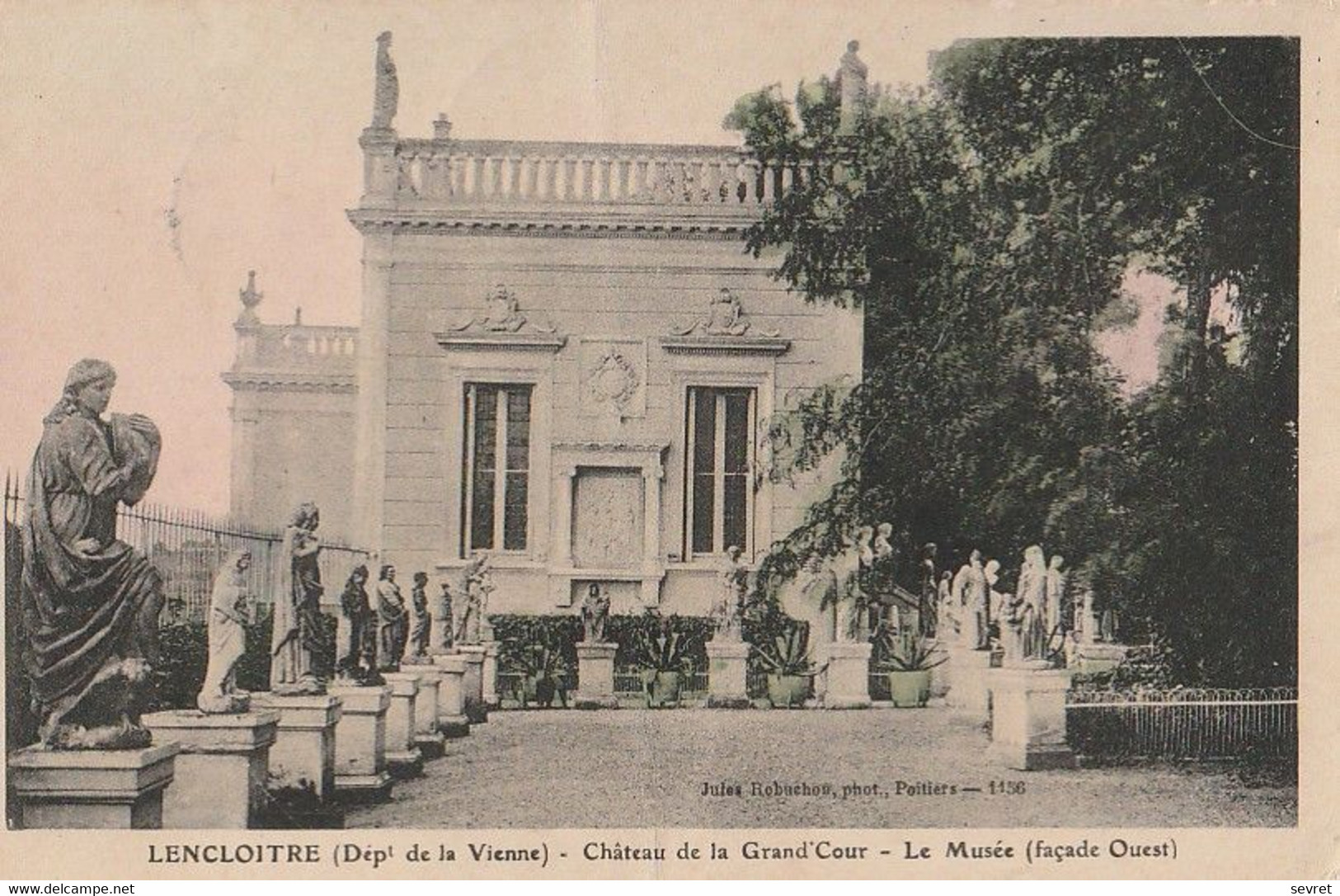 LENCLOITRE. - Château De La Grand'Cour - Le Musée (façade Ouest) - Lencloitre
