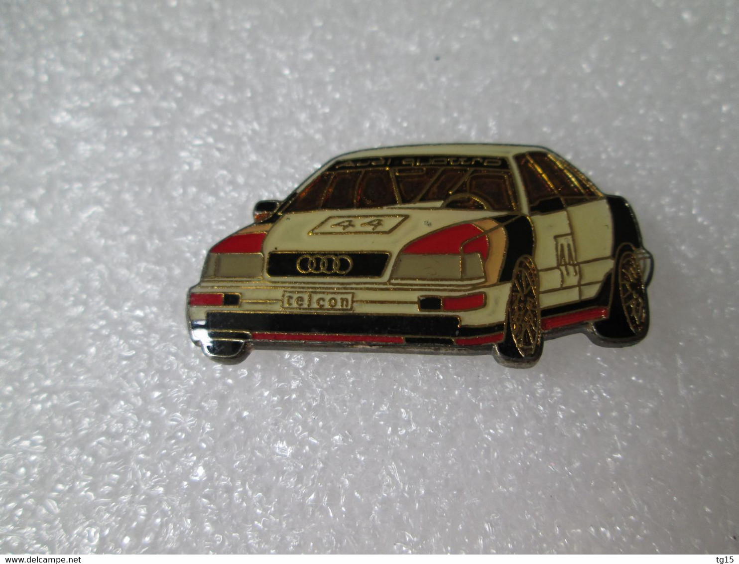 PIN'S    AUDI  QUATTRO  V 8  DTM - Audi