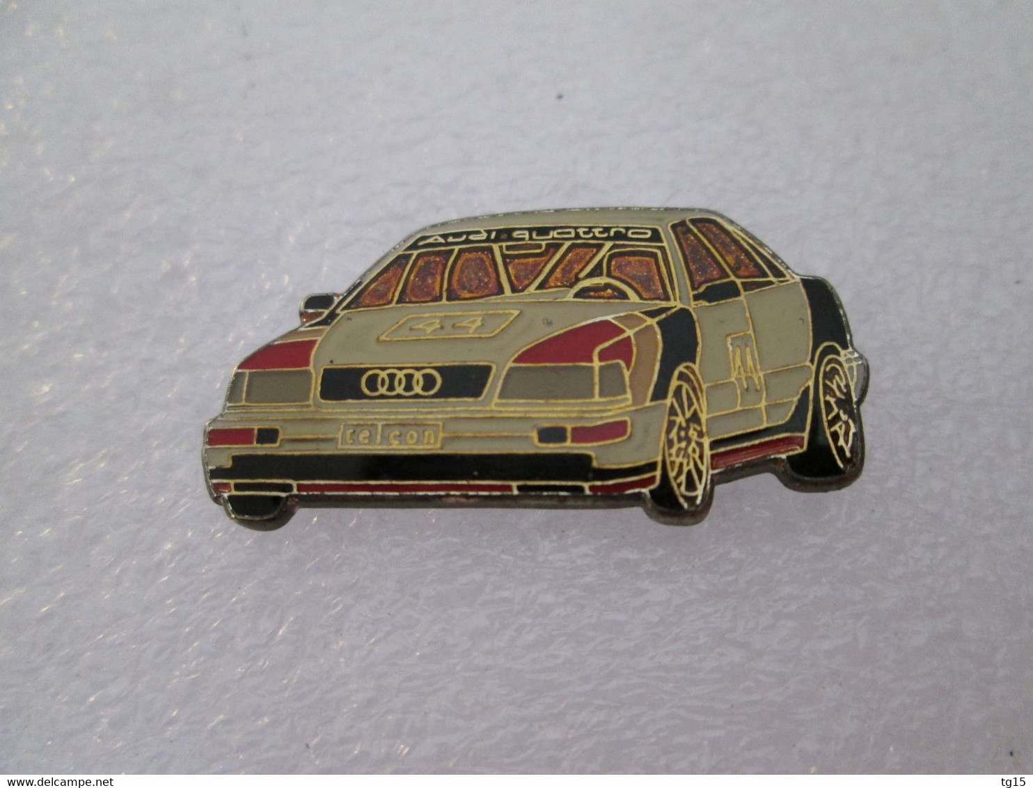 PIN'S    AUDI  QUATTRO  V 8  DTM - Audi