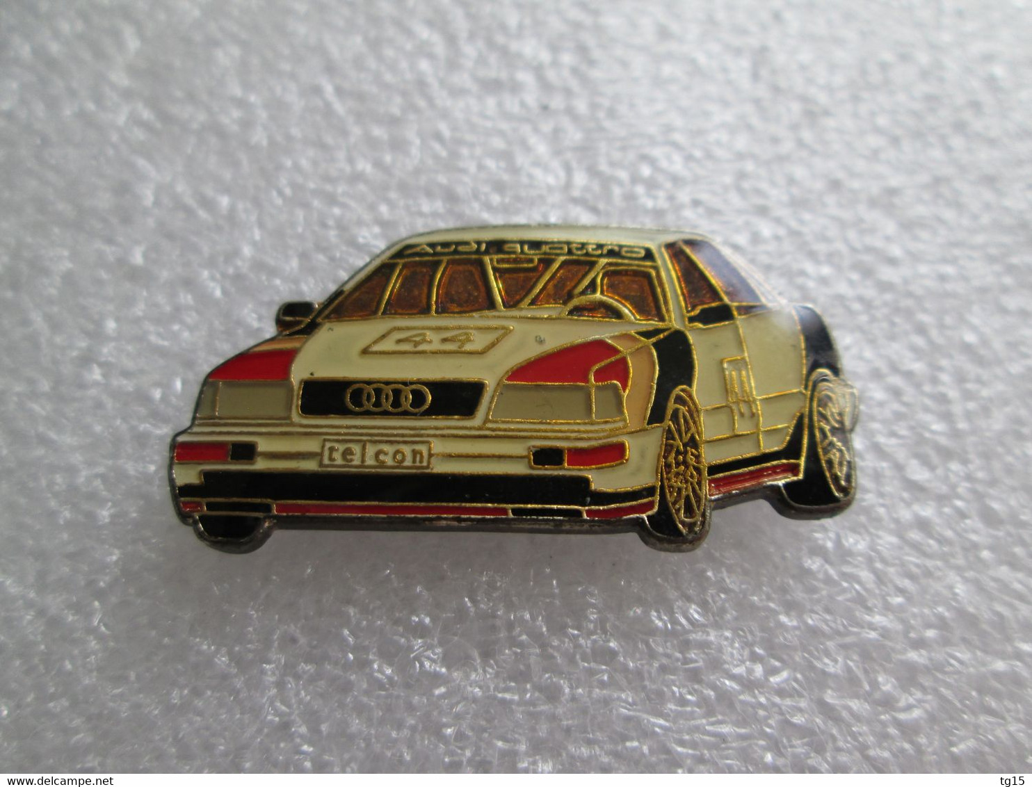 PIN'S    AUDI  QUATTRO  V 8  DTM - Audi