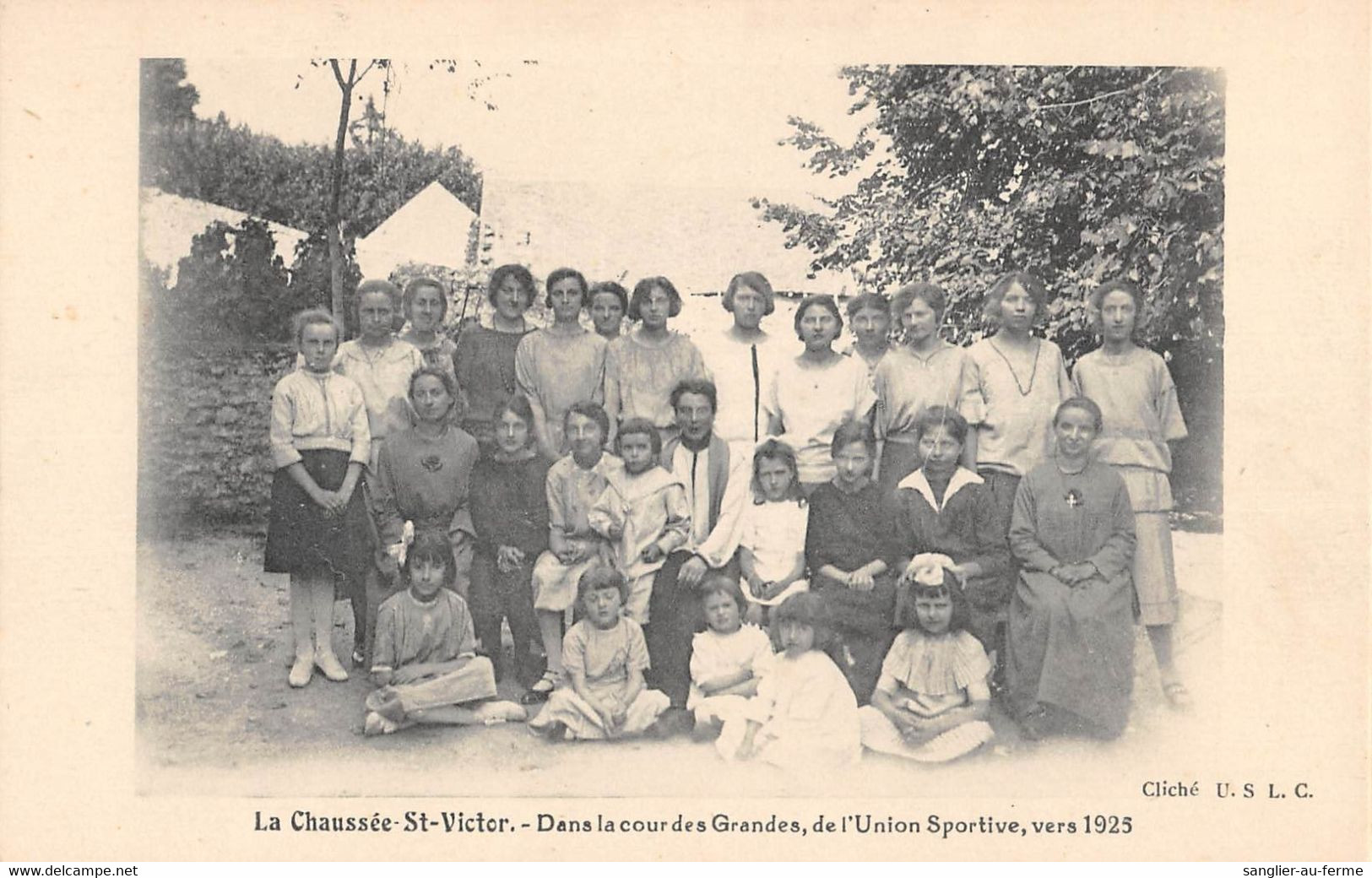 CPA 41 LA CHAUSSE SAINT VICTOR DANS LA COUR DES GRANDES DE L'UNION SPORTIVE 1925 - Autres & Non Classés