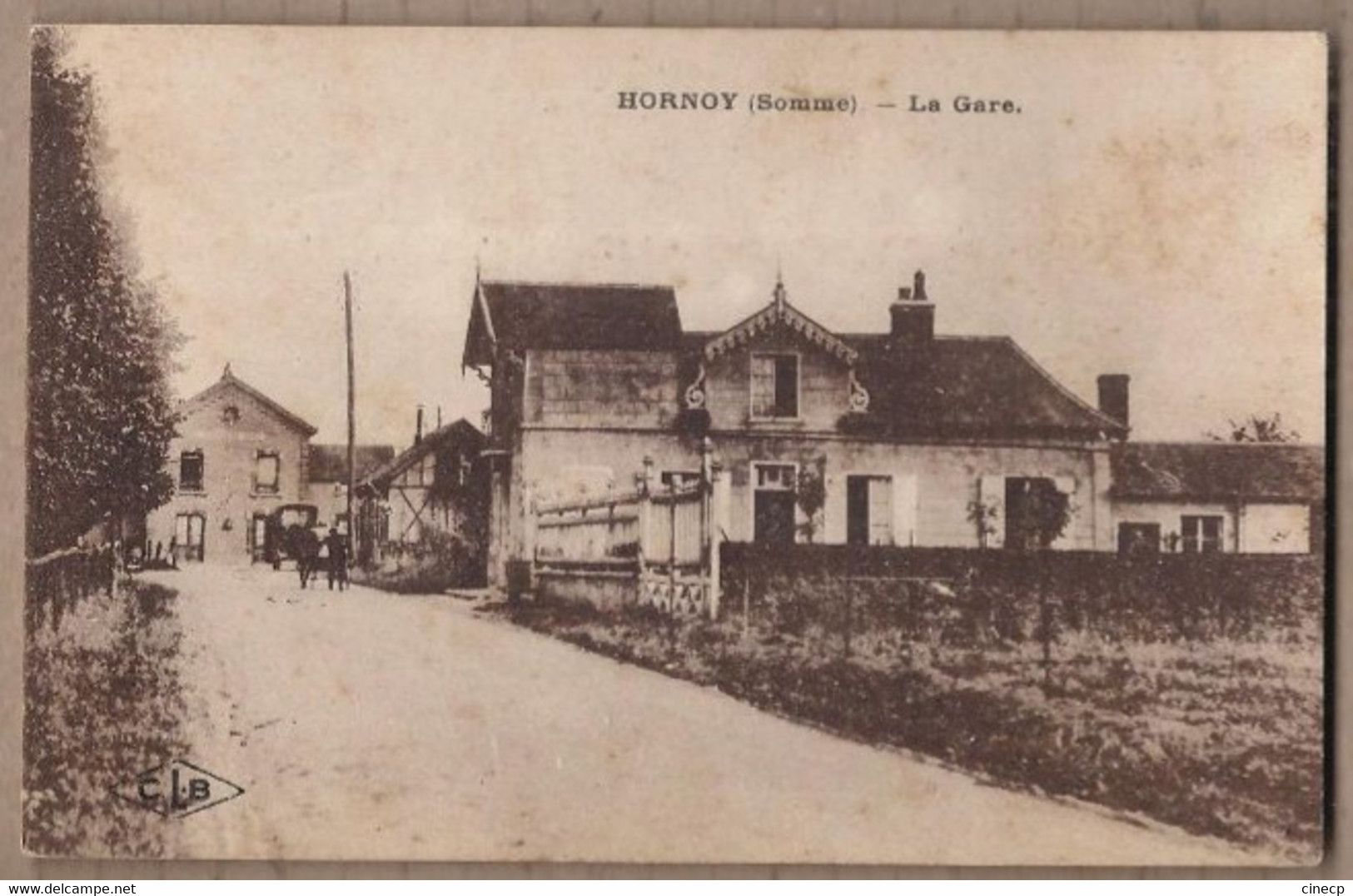 CPA 80 - HORNOY - La Gare - TB PLAN EDIFICE CHEMIN DE FER CENTRE VILLAGE - Hornoy Le Bourg