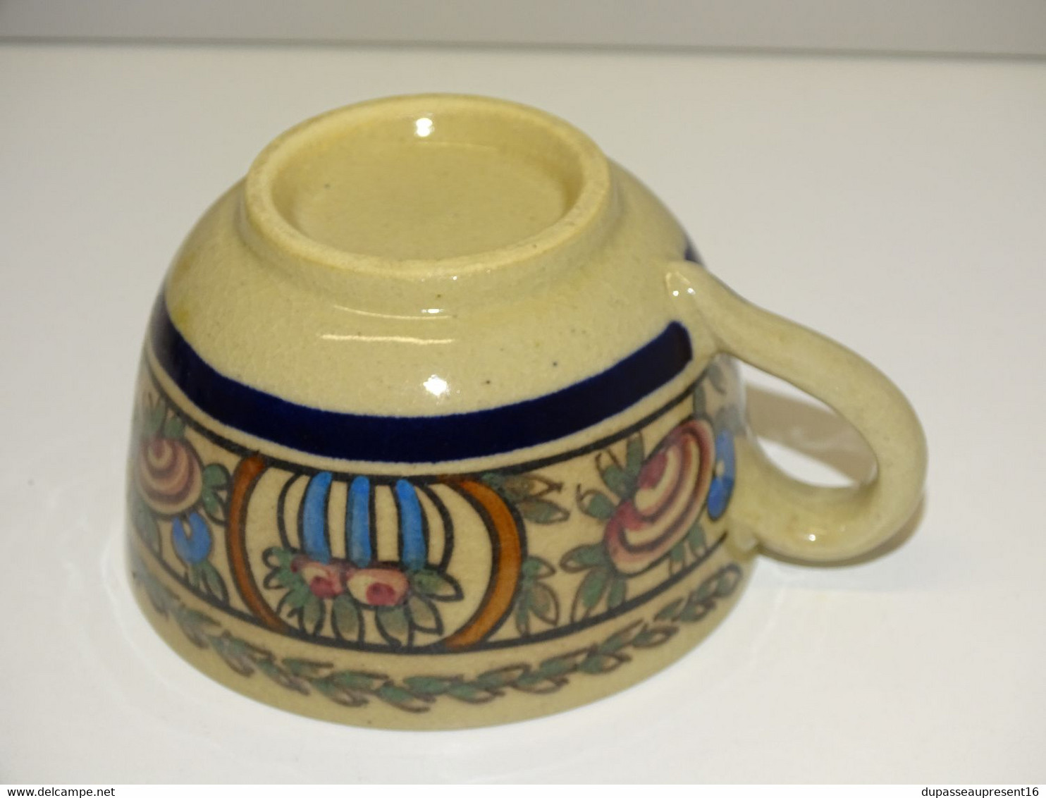 *JOLIE TASSE CERAMIQUE RENOLEAU AR.A. MARQUISE de SEVIGNE non signée COLLECTION E