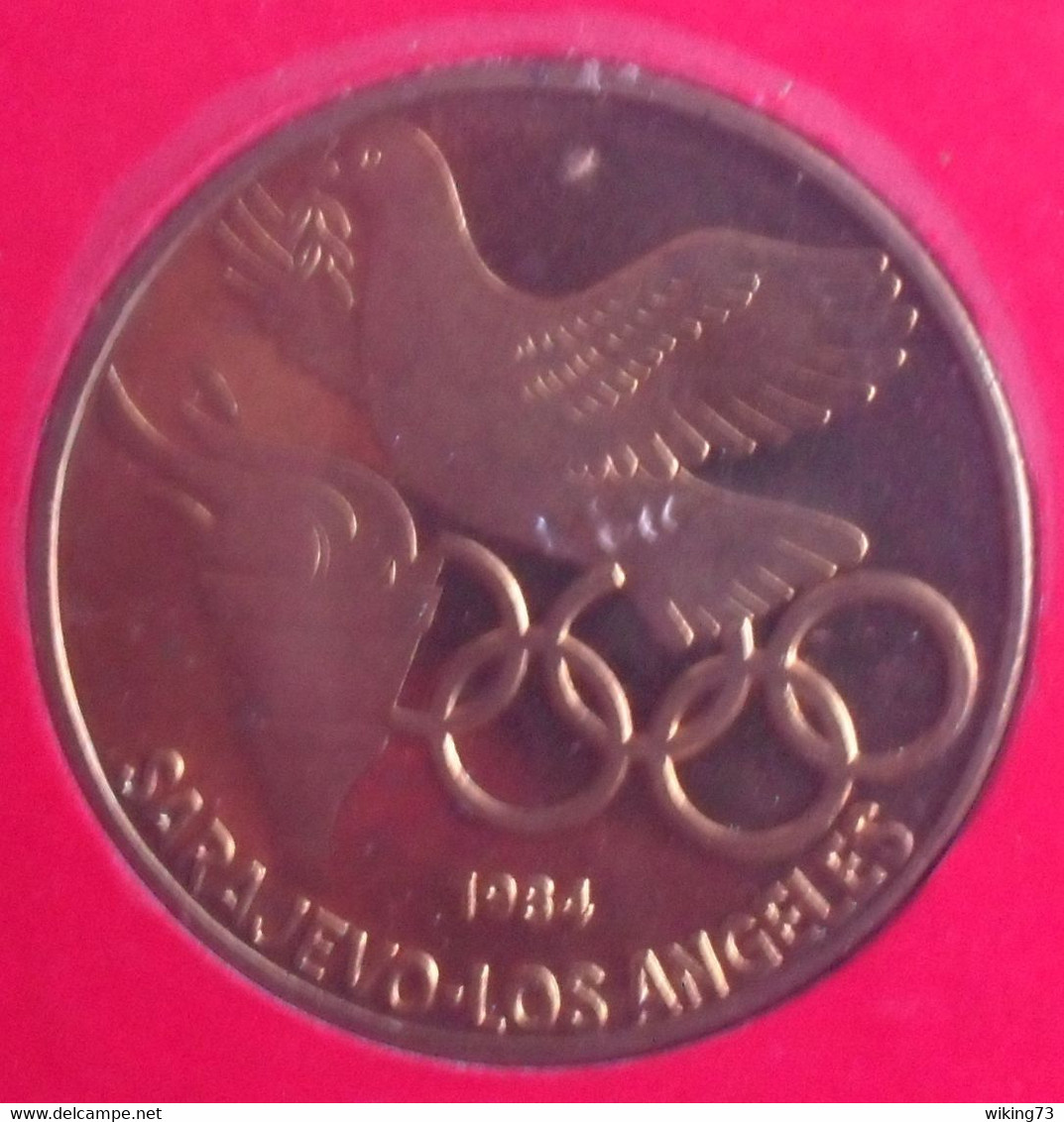 Médaille Jeux Olympiques 1984 - Eté Et Hivers - Los Angeles Et Sarajevo - Colombe - Flamme - Apparel, Souvenirs & Other