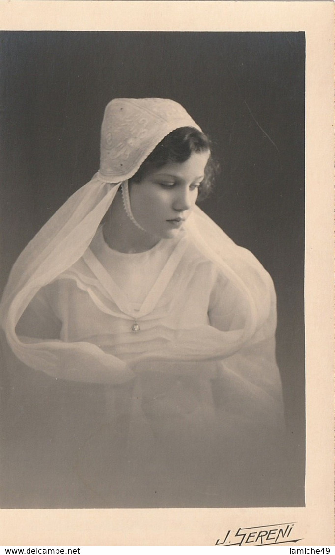 CARTE PHOTO BORDEAUX  SERENI COMMUNION Jeune Fille Avec Coiffe Et Aube - Comunioni