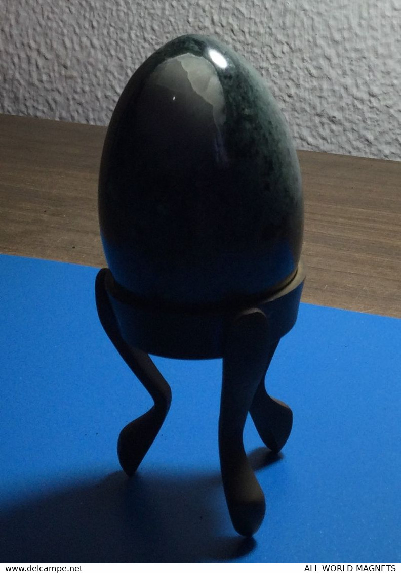 Vintage Decorative Heavy Stone Green Egg With Stand, 250 G, From Italy - Eieren