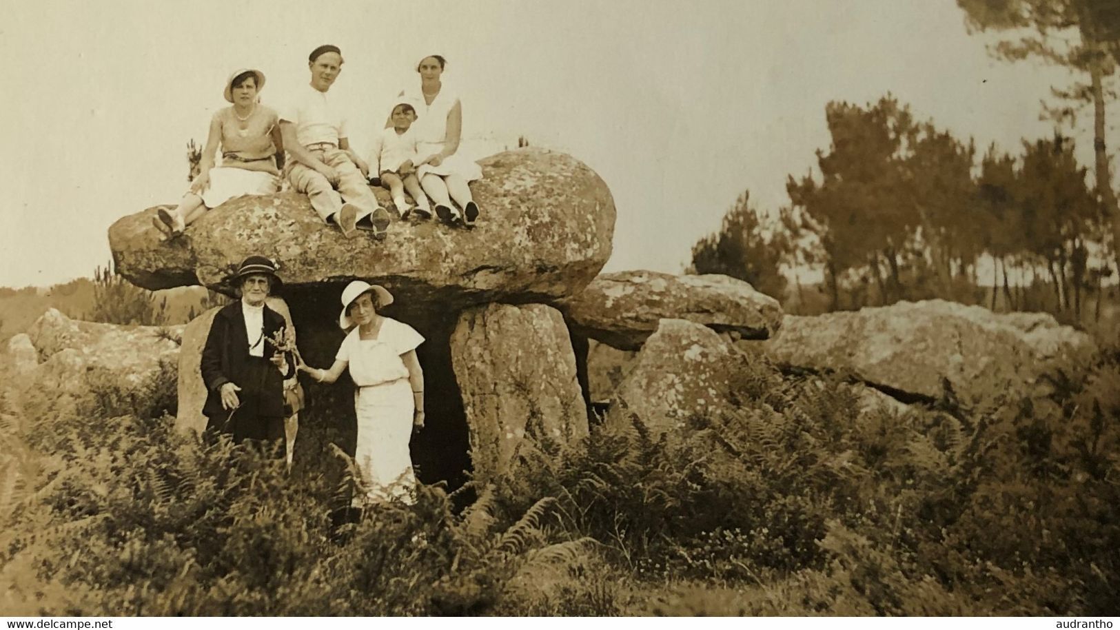 Photographie Ancienne Plusieurs Personnes Sur Un Dolmen Carnac ? Locmariaquer ? - Plaatsen